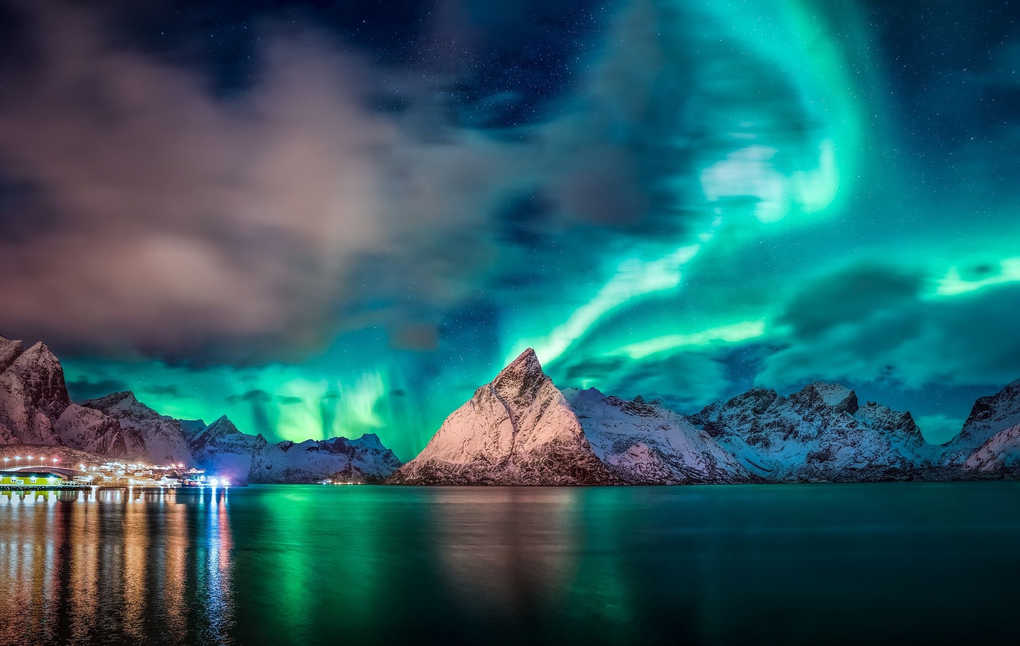 Aurora Borealis And Mountain Wallpapers