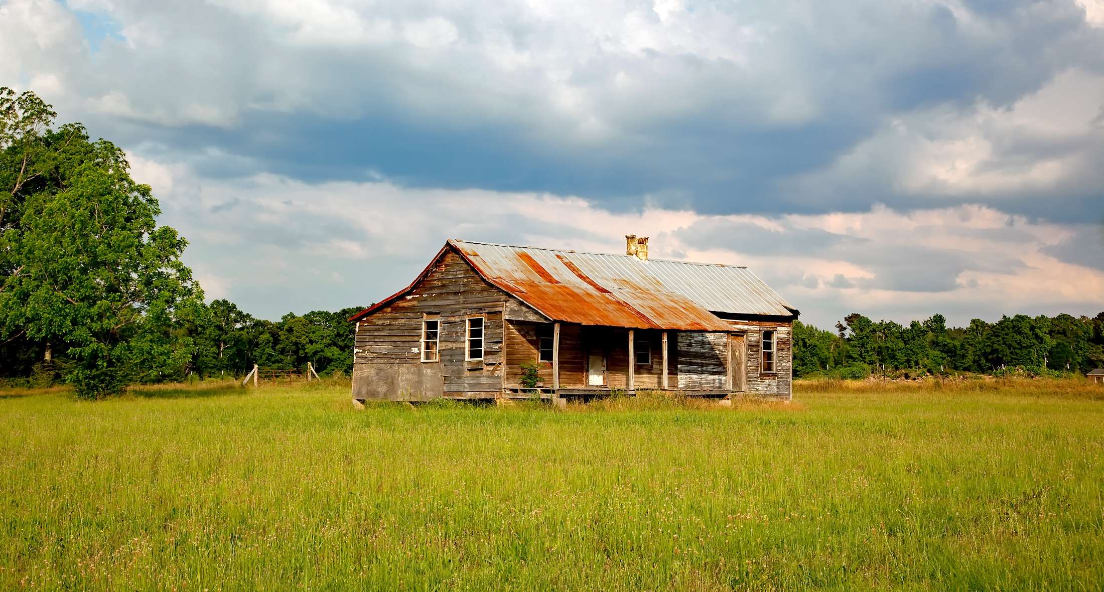 Farmhouse Field Wallpapers