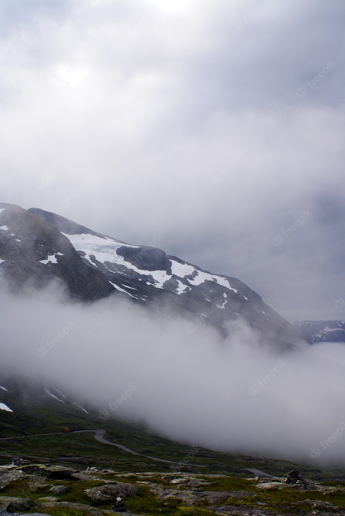 Foggy Mountains Wallpapers