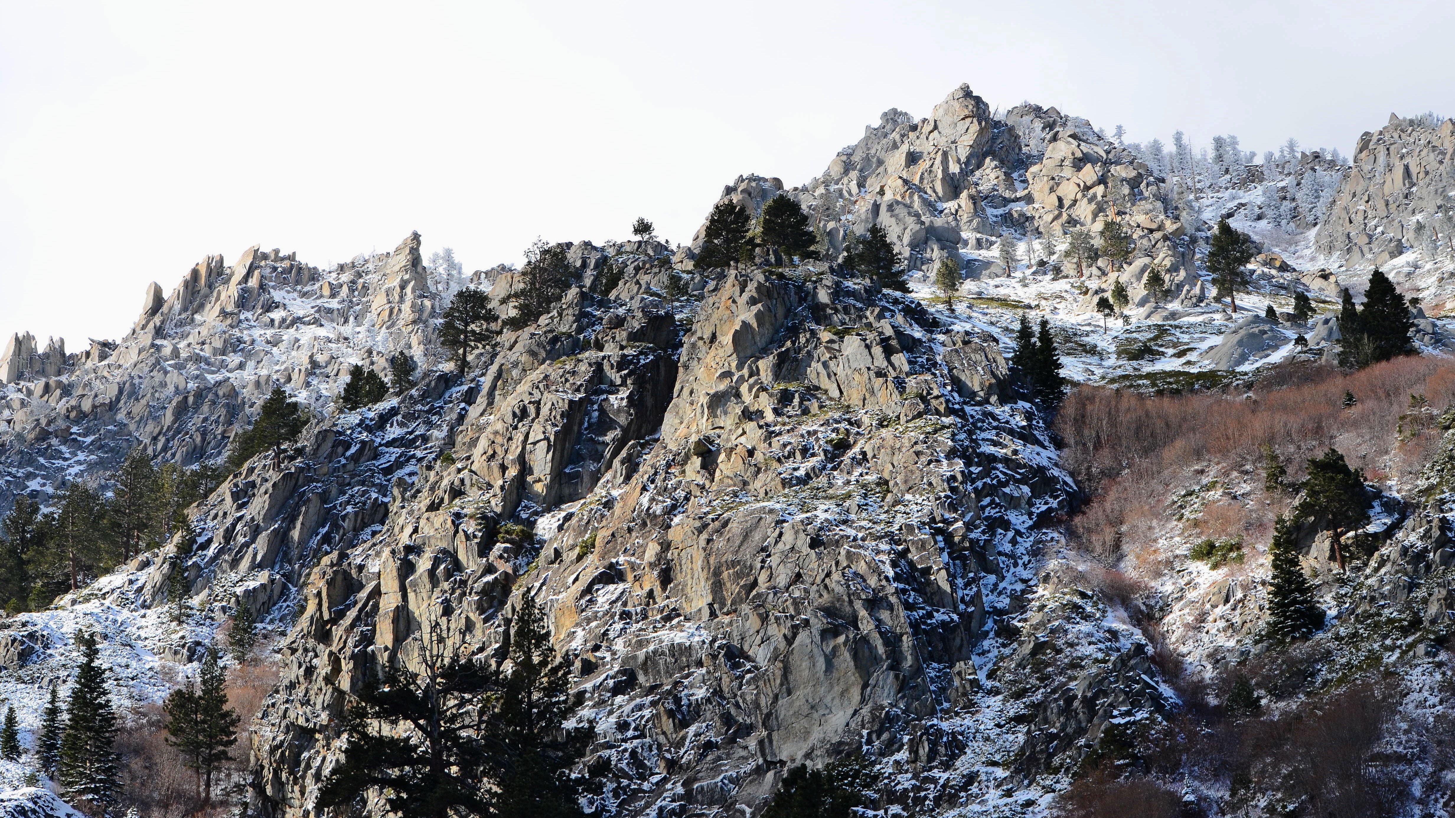 Fogy 4K Mountain Peak Wallpapers