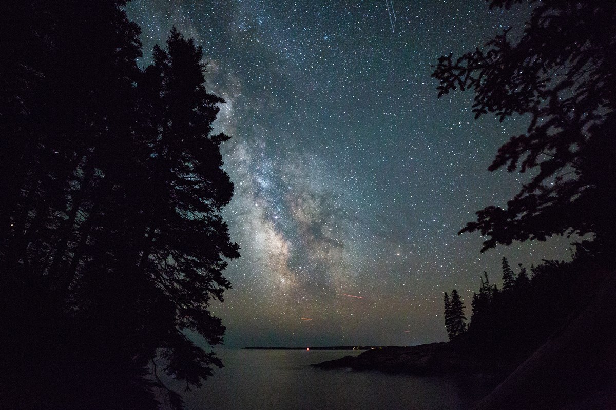 Milky Way Over Otter Cliffs Wallpapers