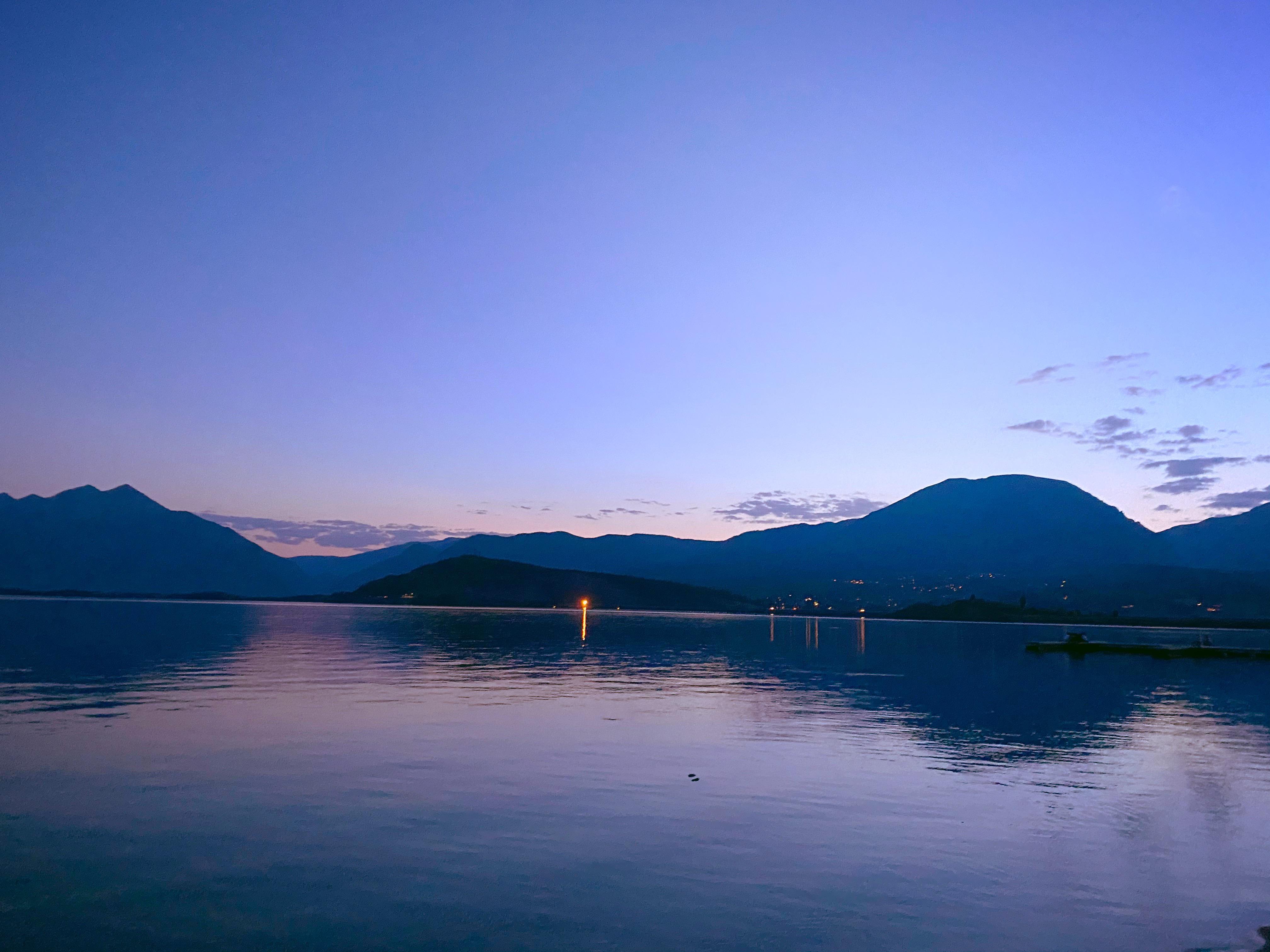 Mountain Reflection Over Lake In Dawn Wallpapers