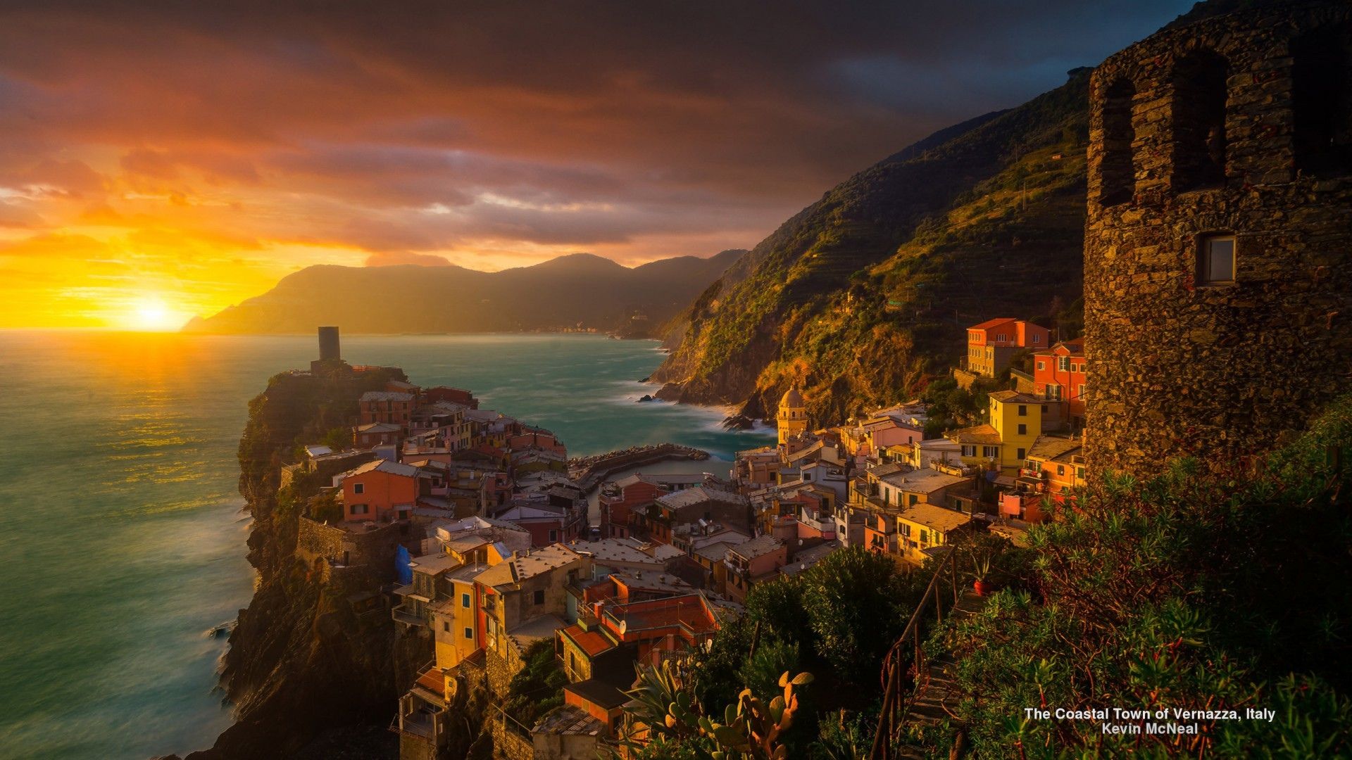 Mountain View In Italy Sunset Wallpapers