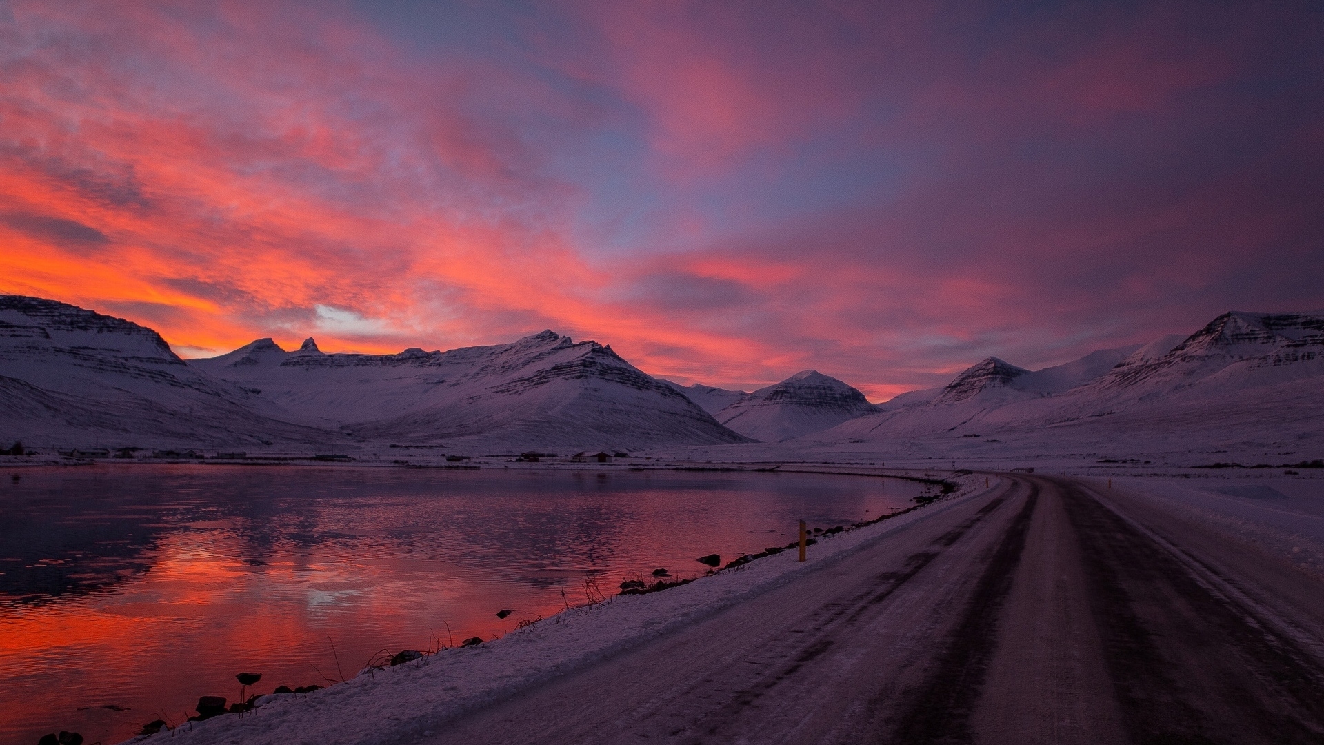 Pretty Scenery Mountains In Sunshine Wallpapers