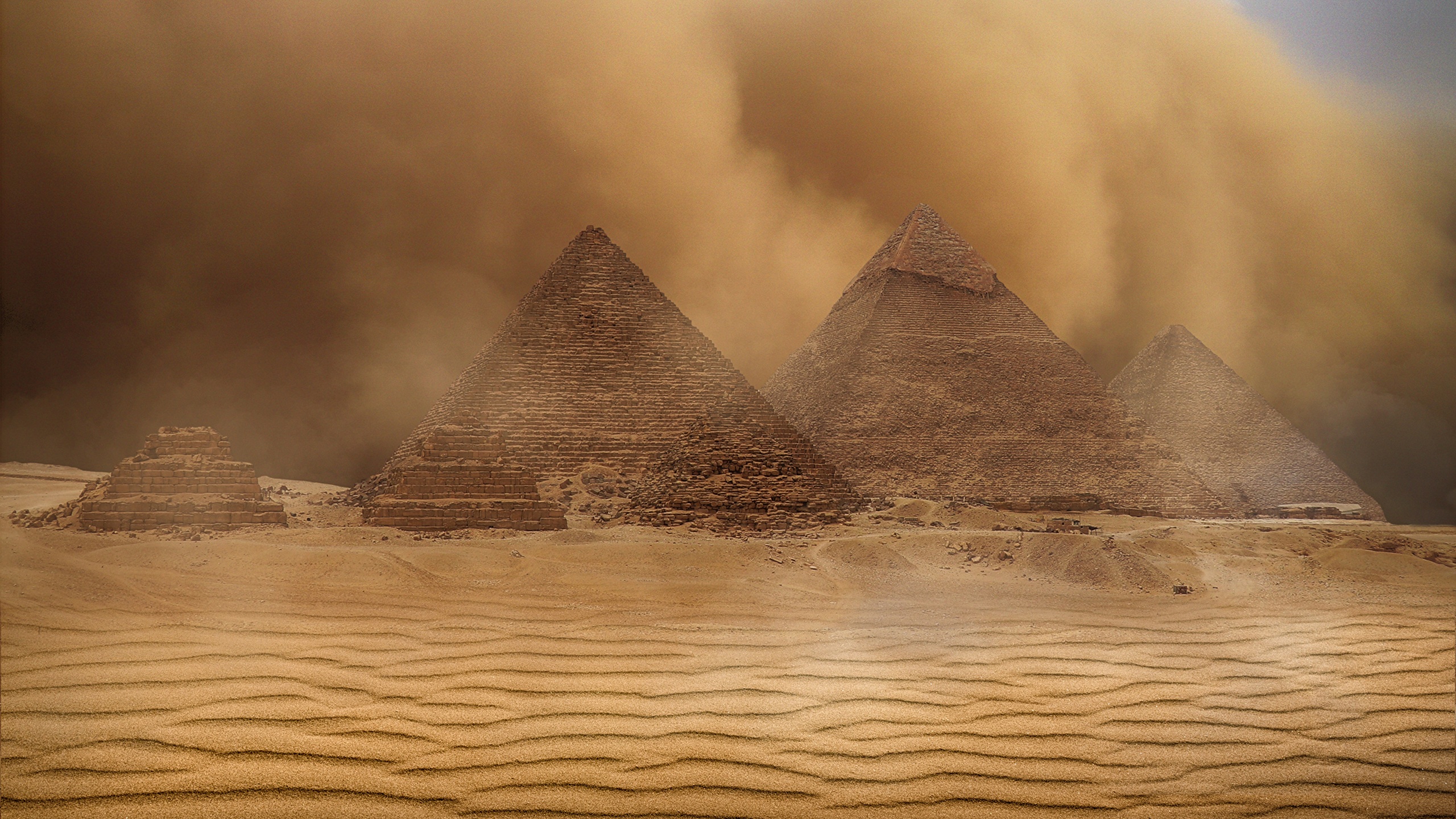 Pyramid In Desert Wallpapers