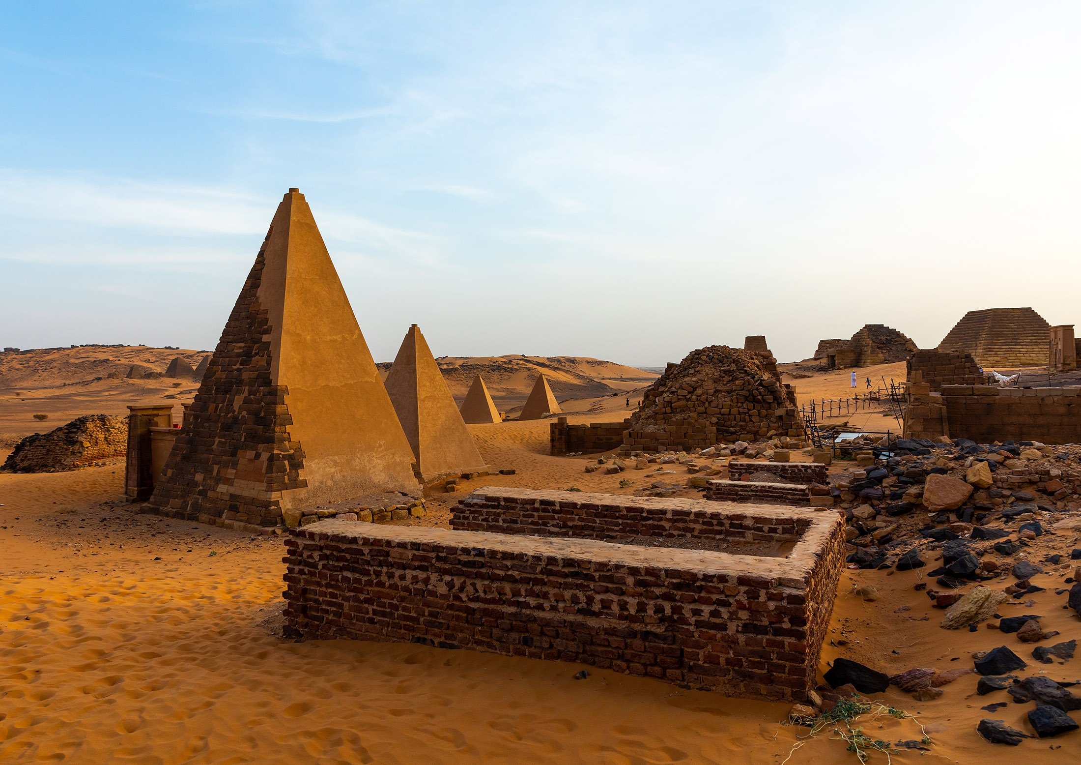 Pyramid In Desert Wallpapers