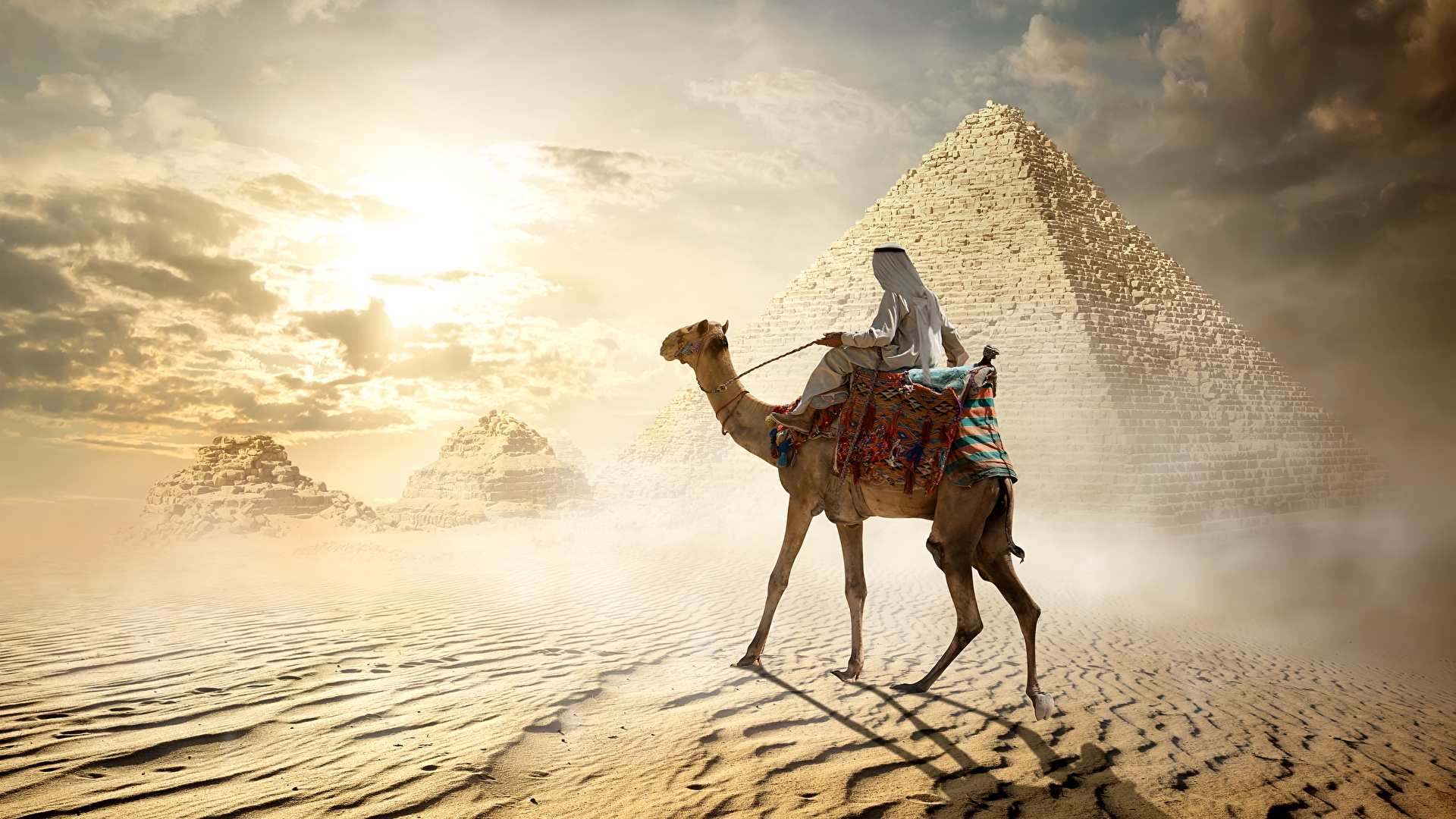 Pyramid In Desert Wallpapers