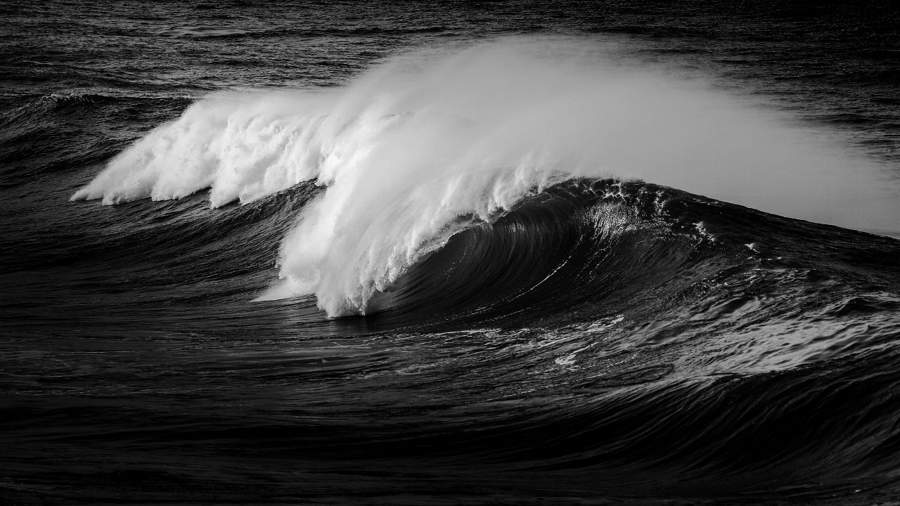 Sea With Big Waves Monochrome Wallpapers