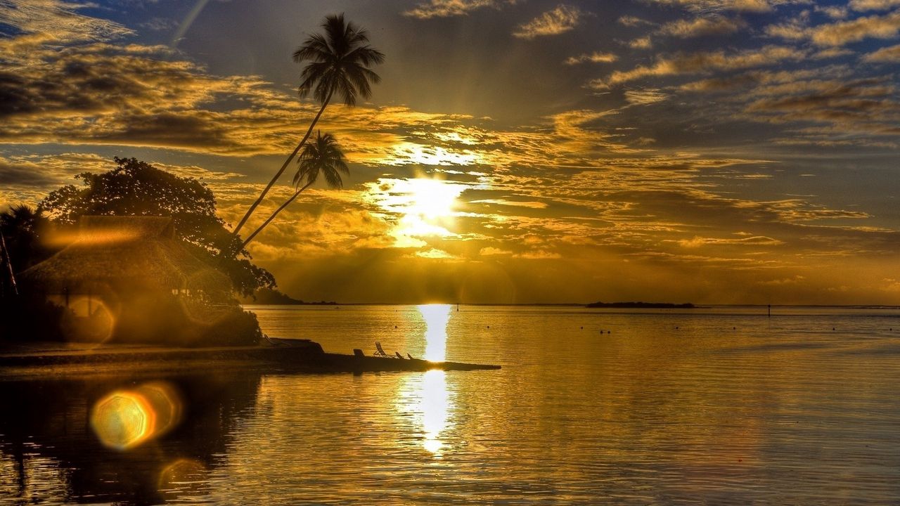 Sunset In Island Huts Wallpapers