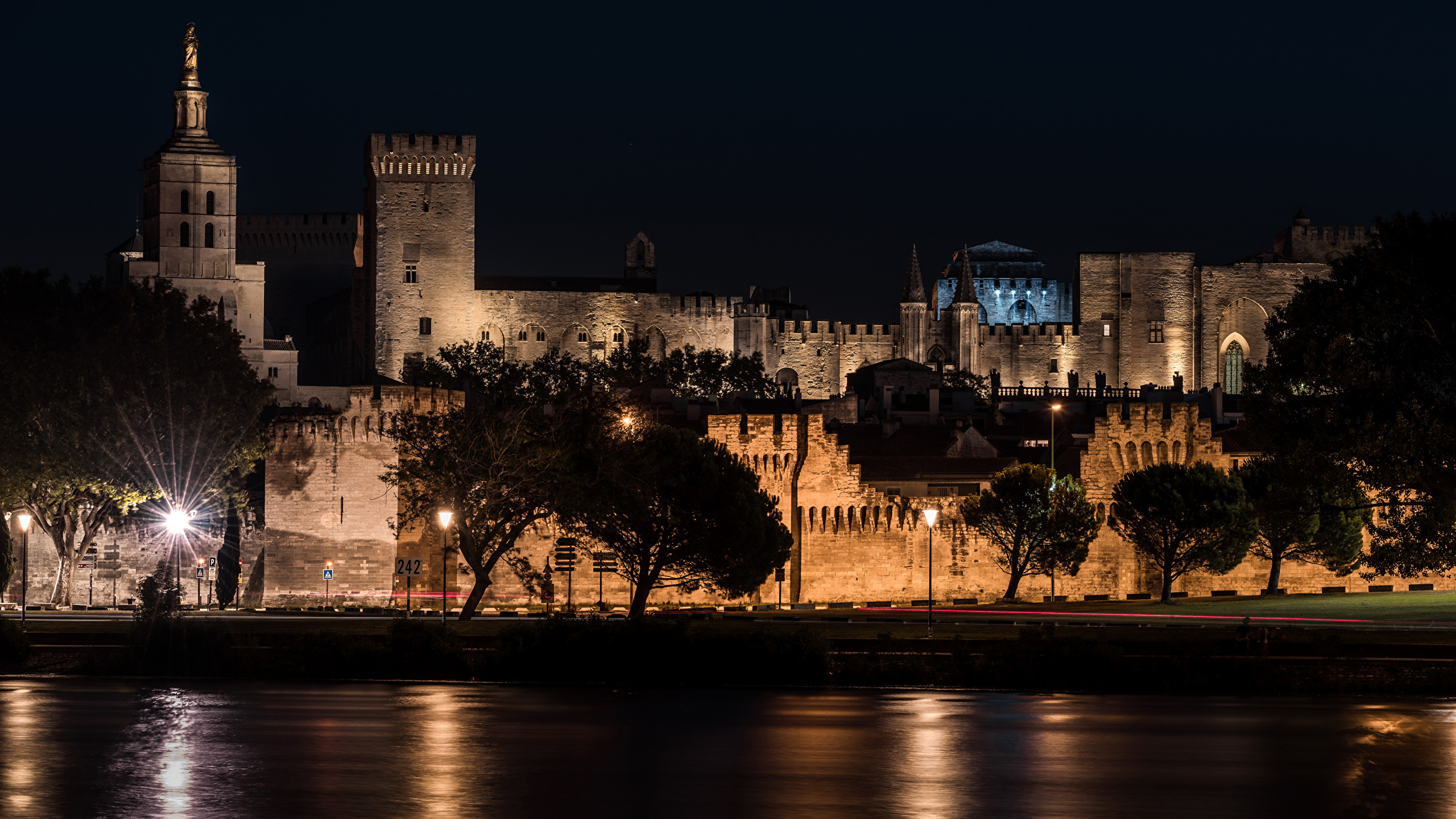 Avignon Wallpapers