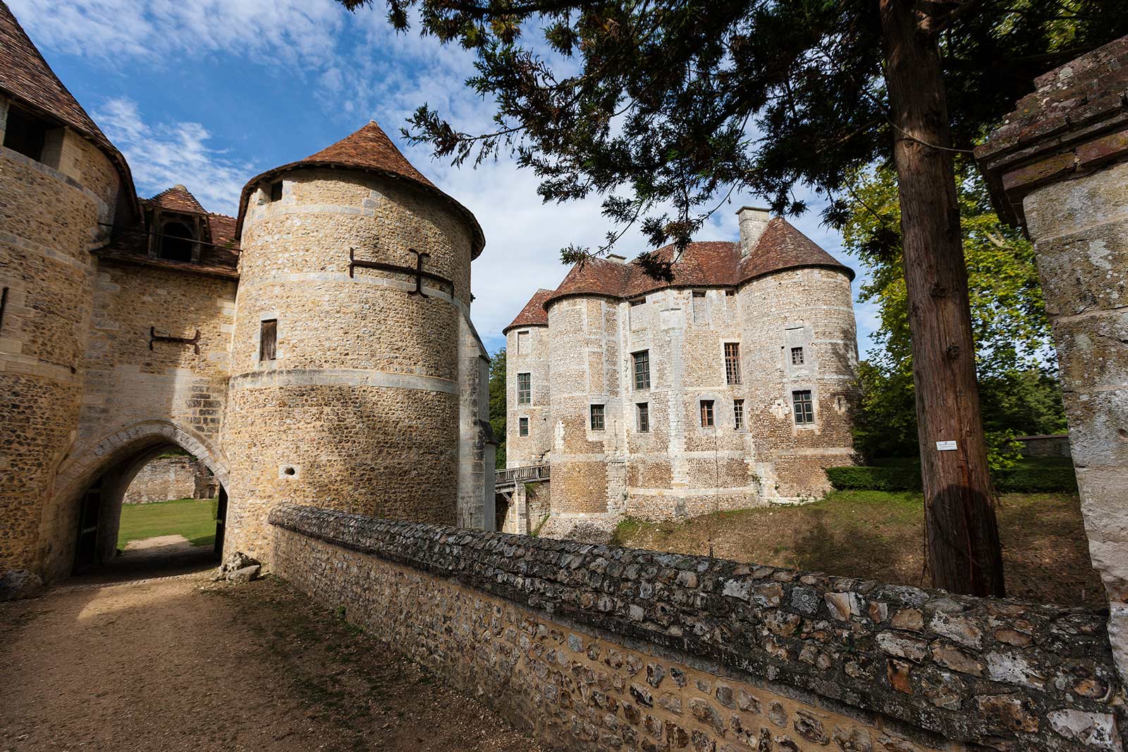 Castle Of Saint-Pierre Wallpapers