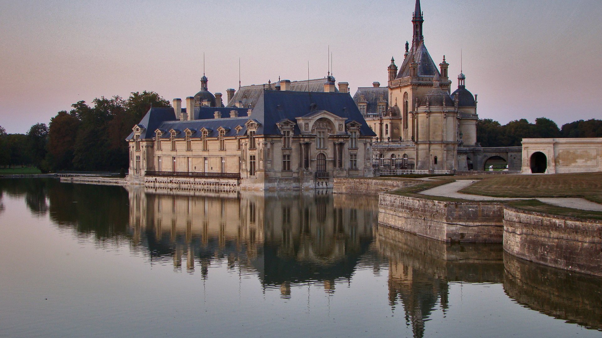 Chateau De Chantilly Wallpapers