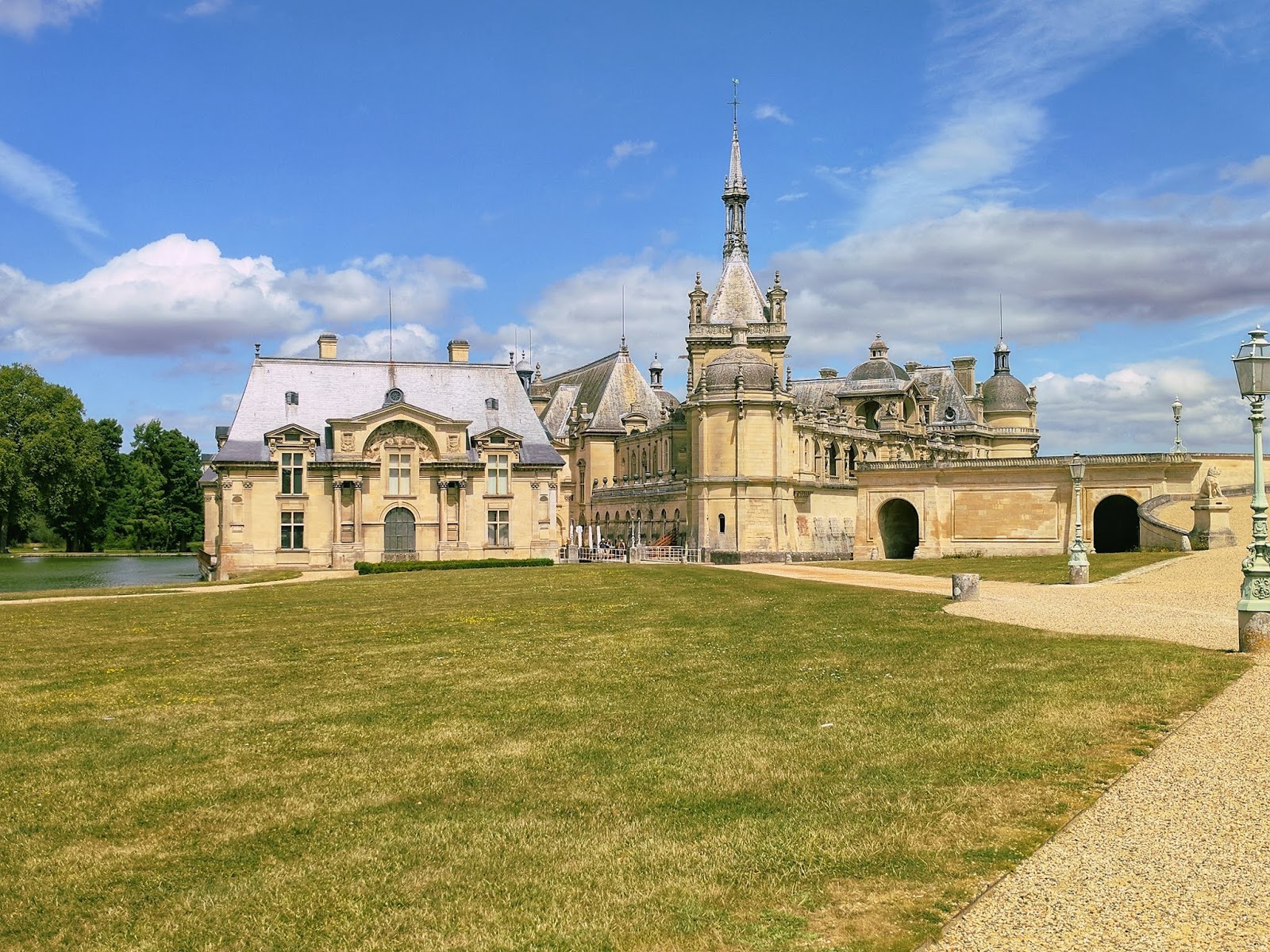 Chateau De Chantilly Wallpapers