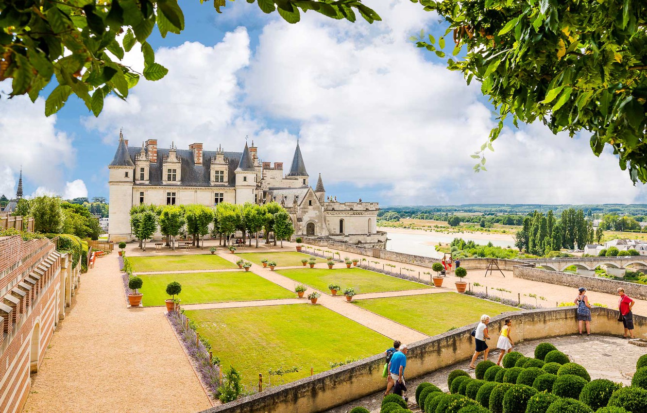 Chateaux Of The Loire Valley Wallpapers