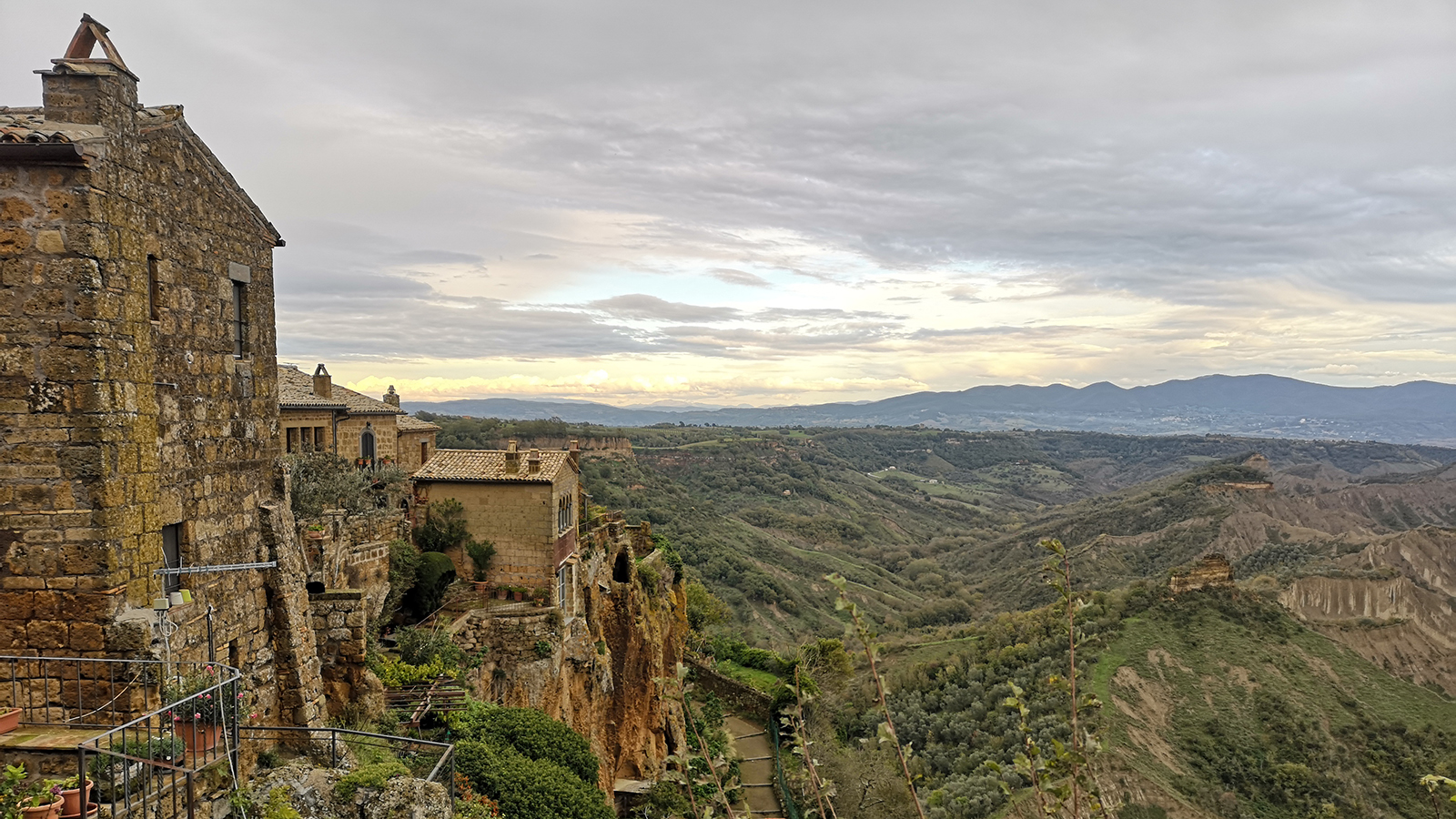 Civita Di Bagnoregio Town Wallpapers