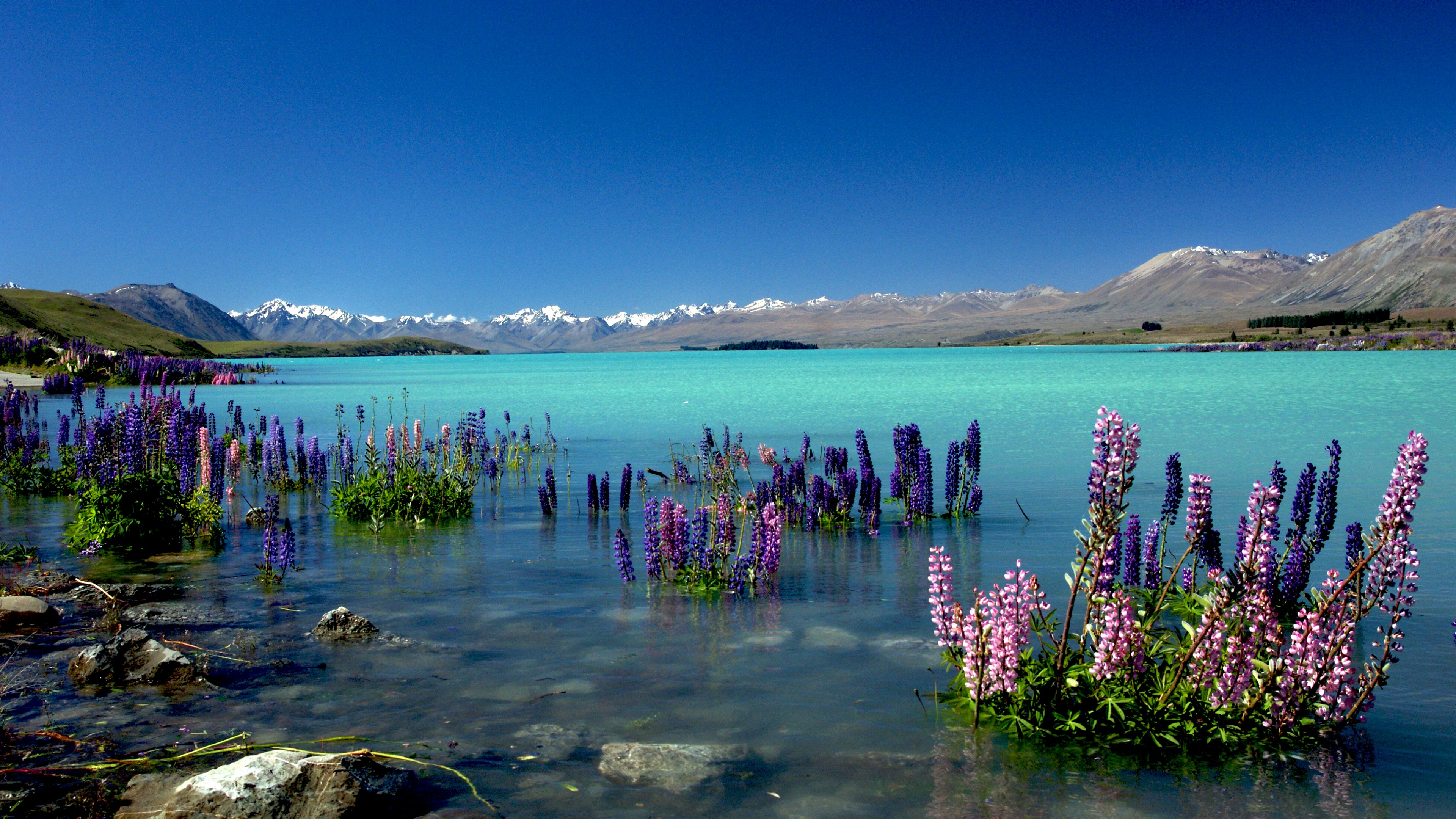 Cloudy Mountains In Lake Tekapo New Zealand Wallpapers