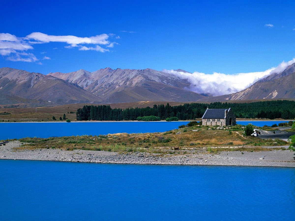 Cloudy Mountains In Lake Tekapo New Zealand Wallpapers