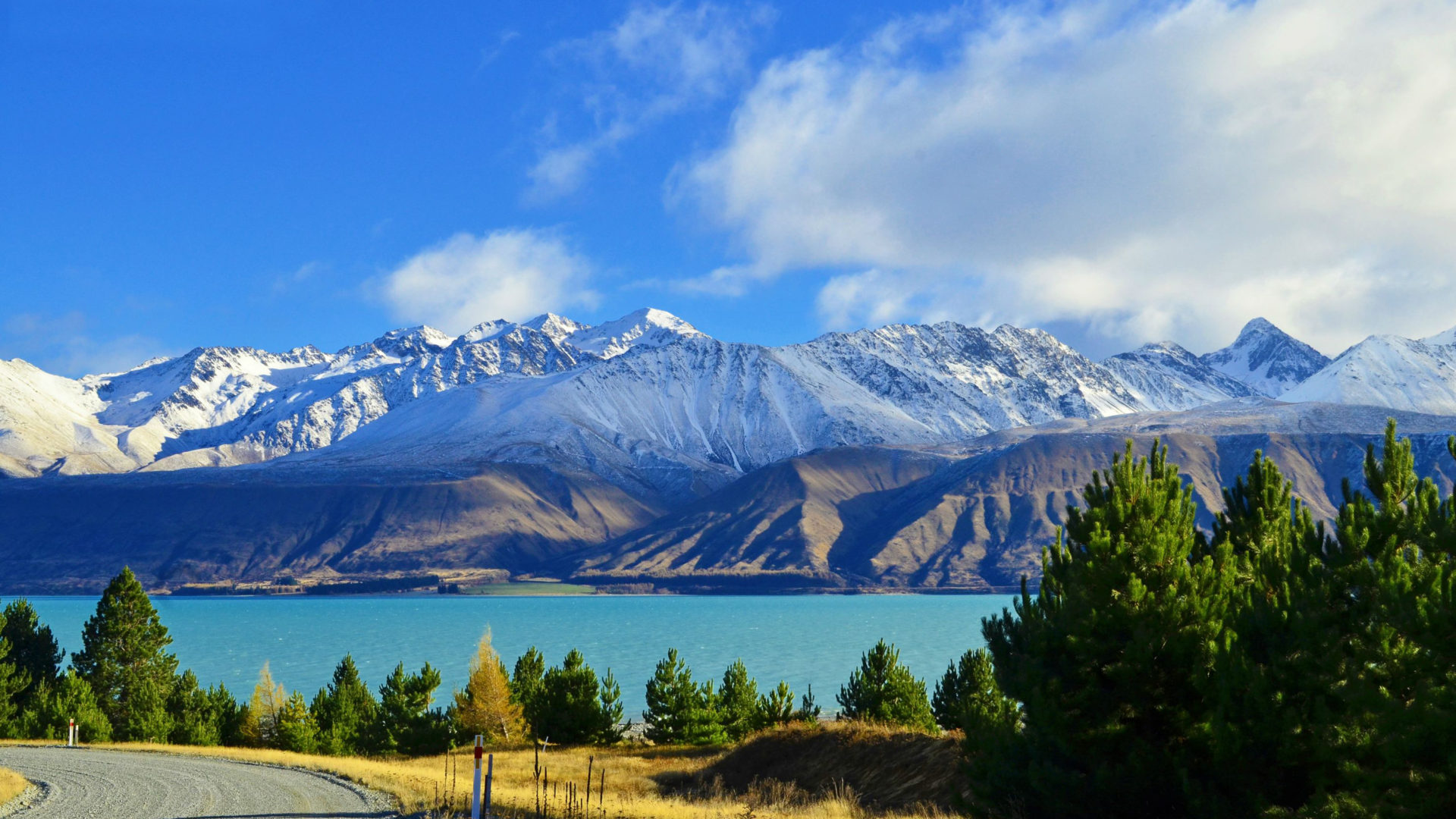 Cloudy Mountains In Lake Tekapo New Zealand Wallpapers