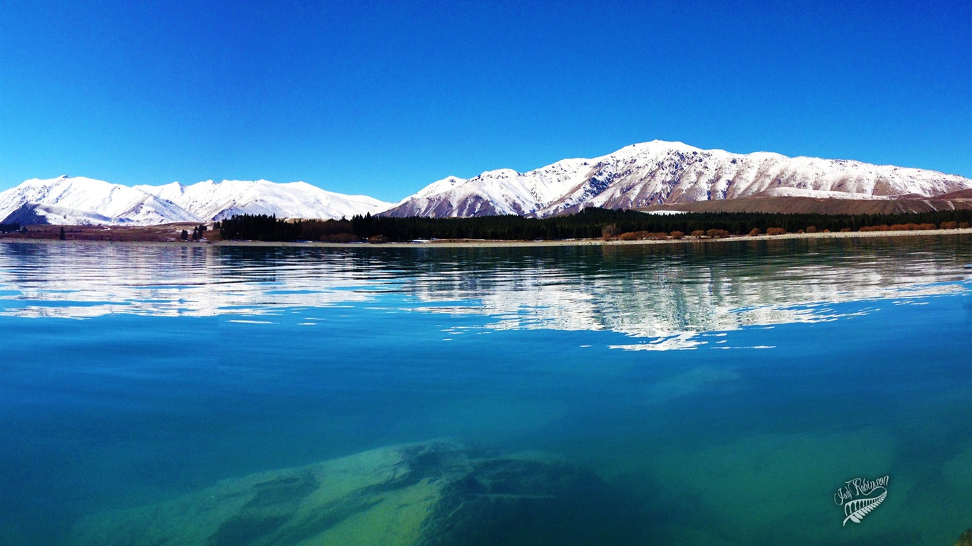 Cloudy Mountains In Lake Tekapo New Zealand Wallpapers