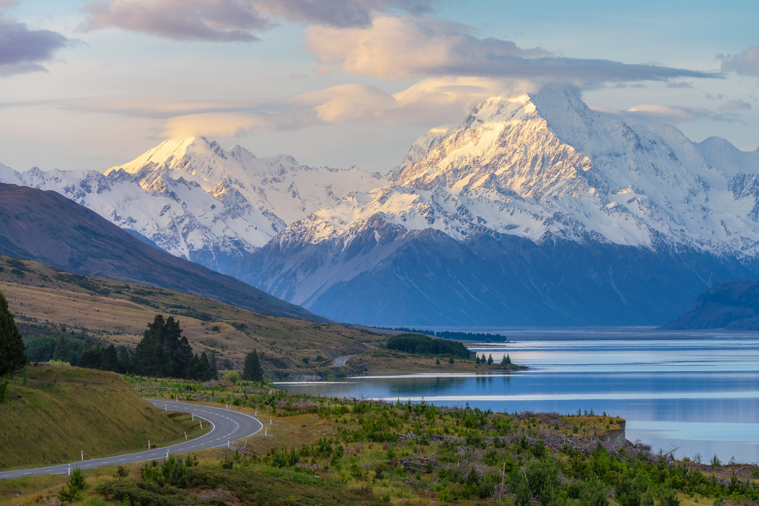 Cloudy Mountains In Lake Tekapo New Zealand Wallpapers