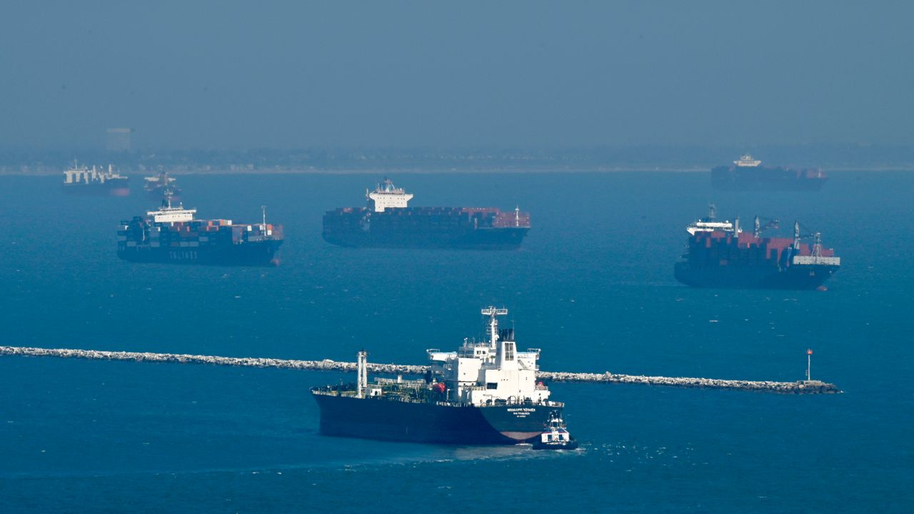 Container Ship In San Pedro California Wallpapers