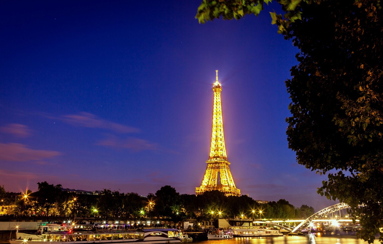 Eiffel Tower Light Show At Night Wallpapers