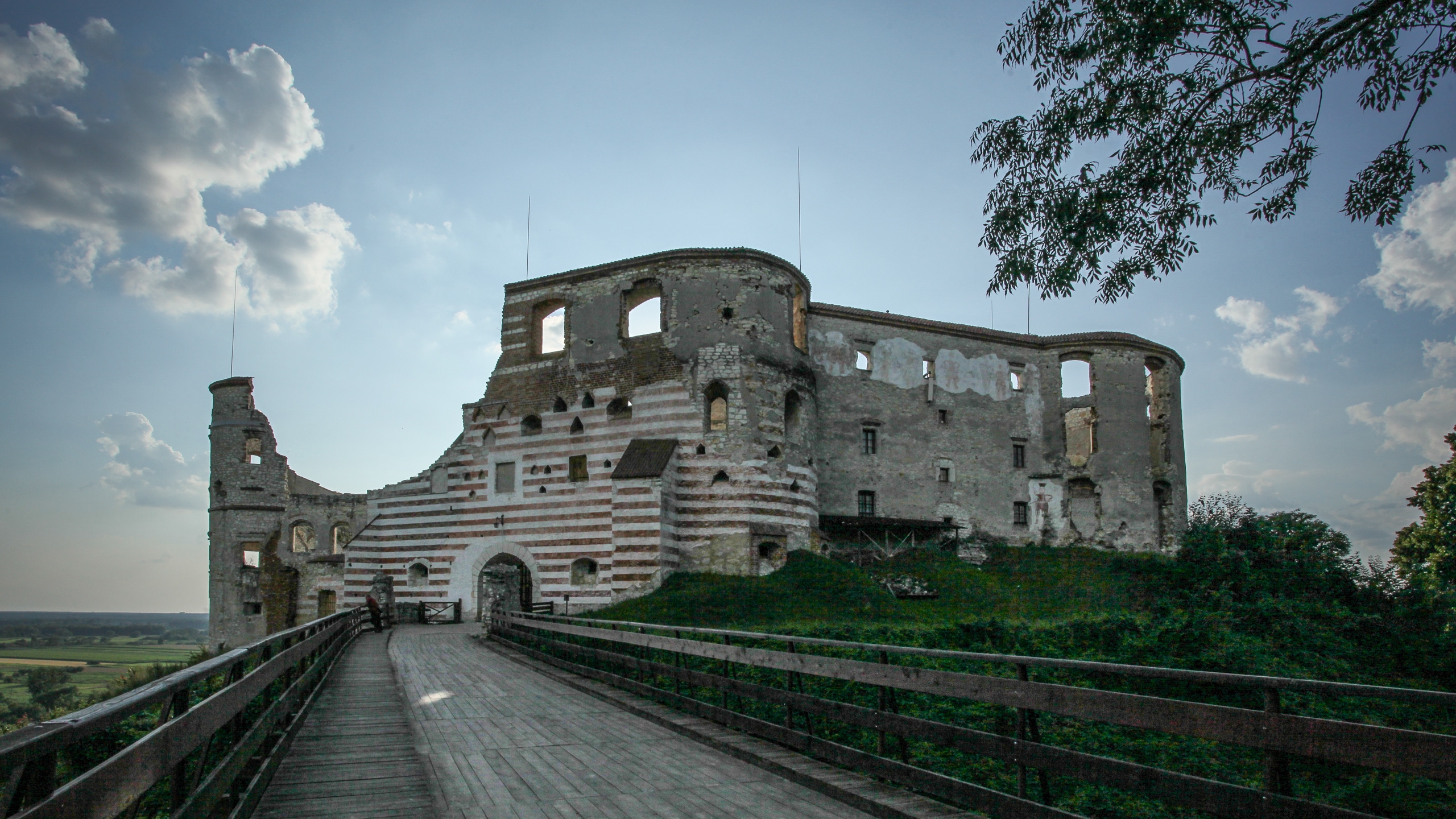 Janowiec Castle Wallpapers