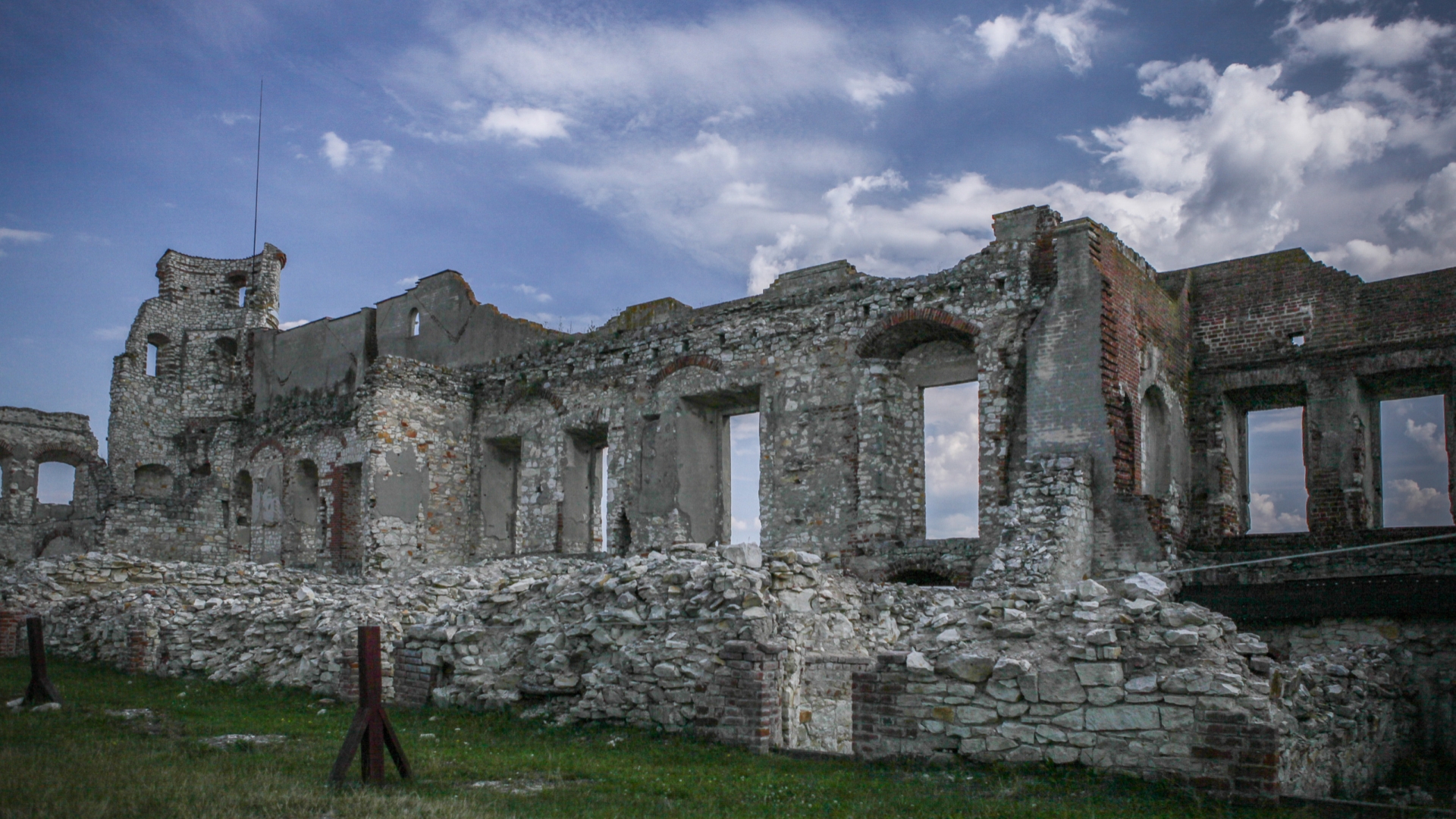 Janowiec Castle Wallpapers