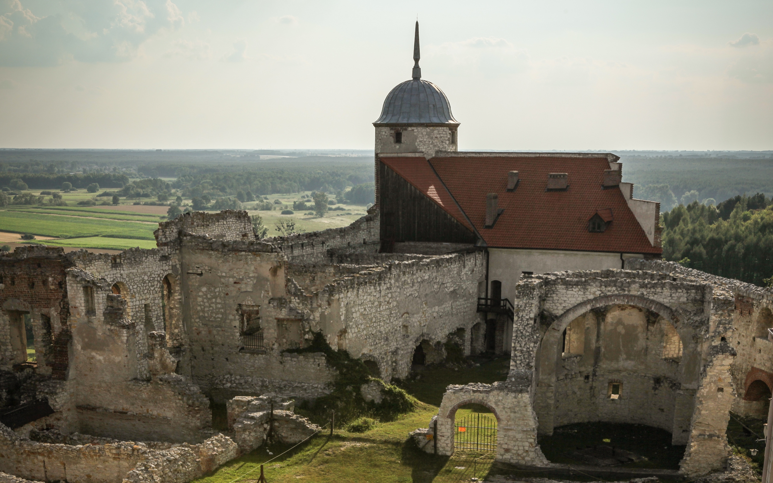 Janowiec Castle Wallpapers