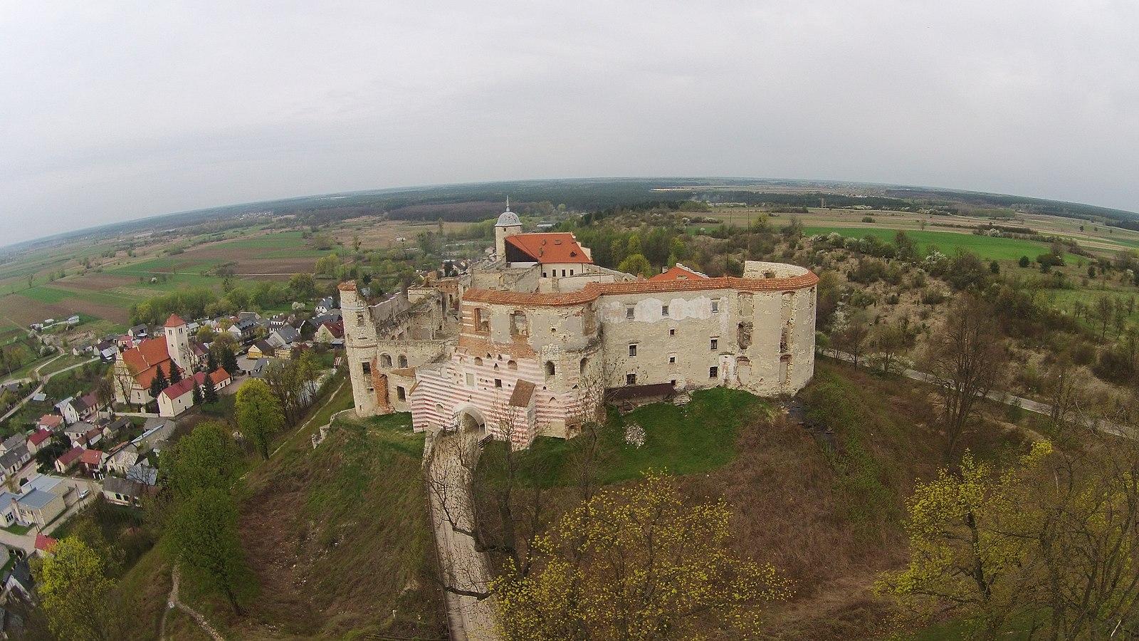 Janowiec Castle Wallpapers