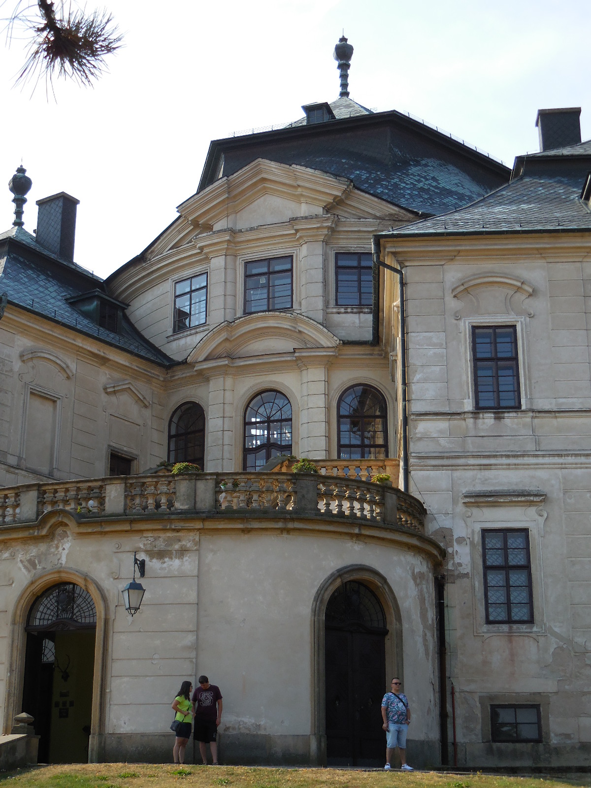 Karlova Koruna Chateau Wallpapers