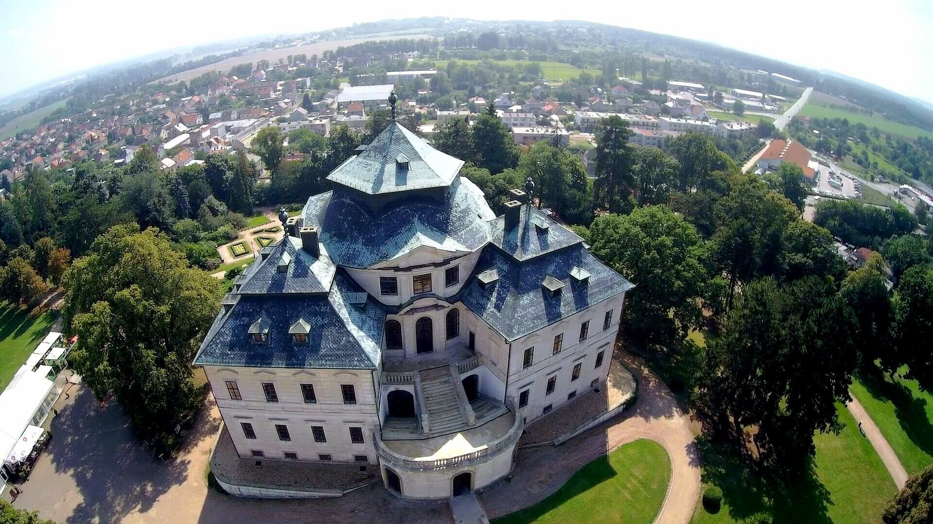 Karlova Koruna Chateau Wallpapers