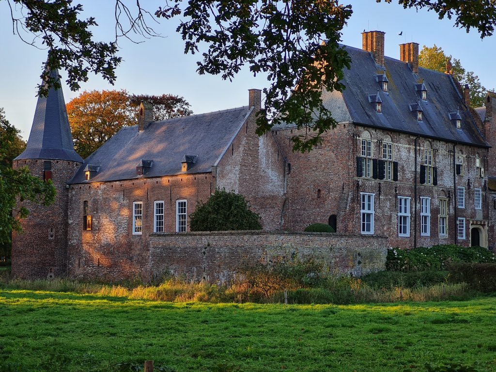 Kasteel Hernen Wallpapers