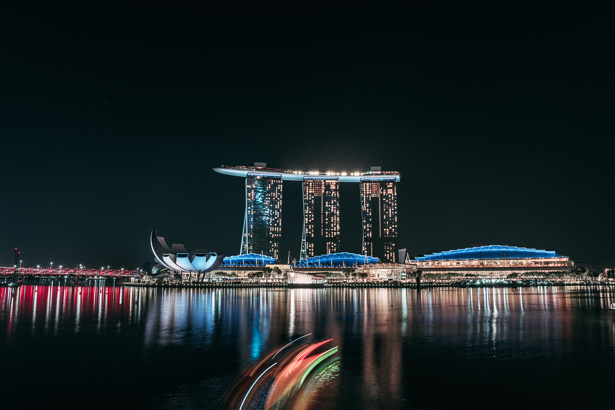 Singapore Building Reflection On Lake Wallpapers