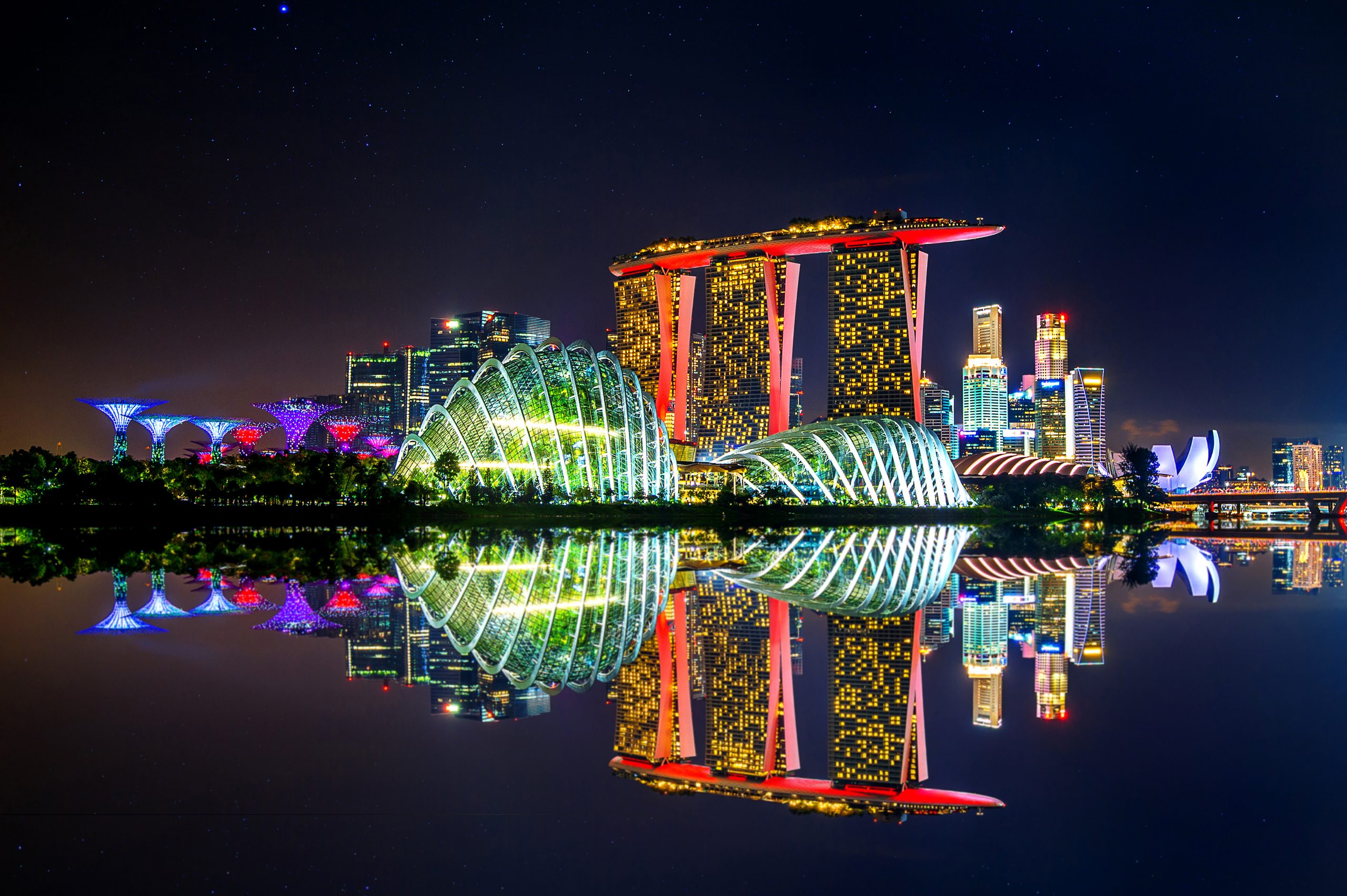 Singapore Building Reflection On Lake Wallpapers