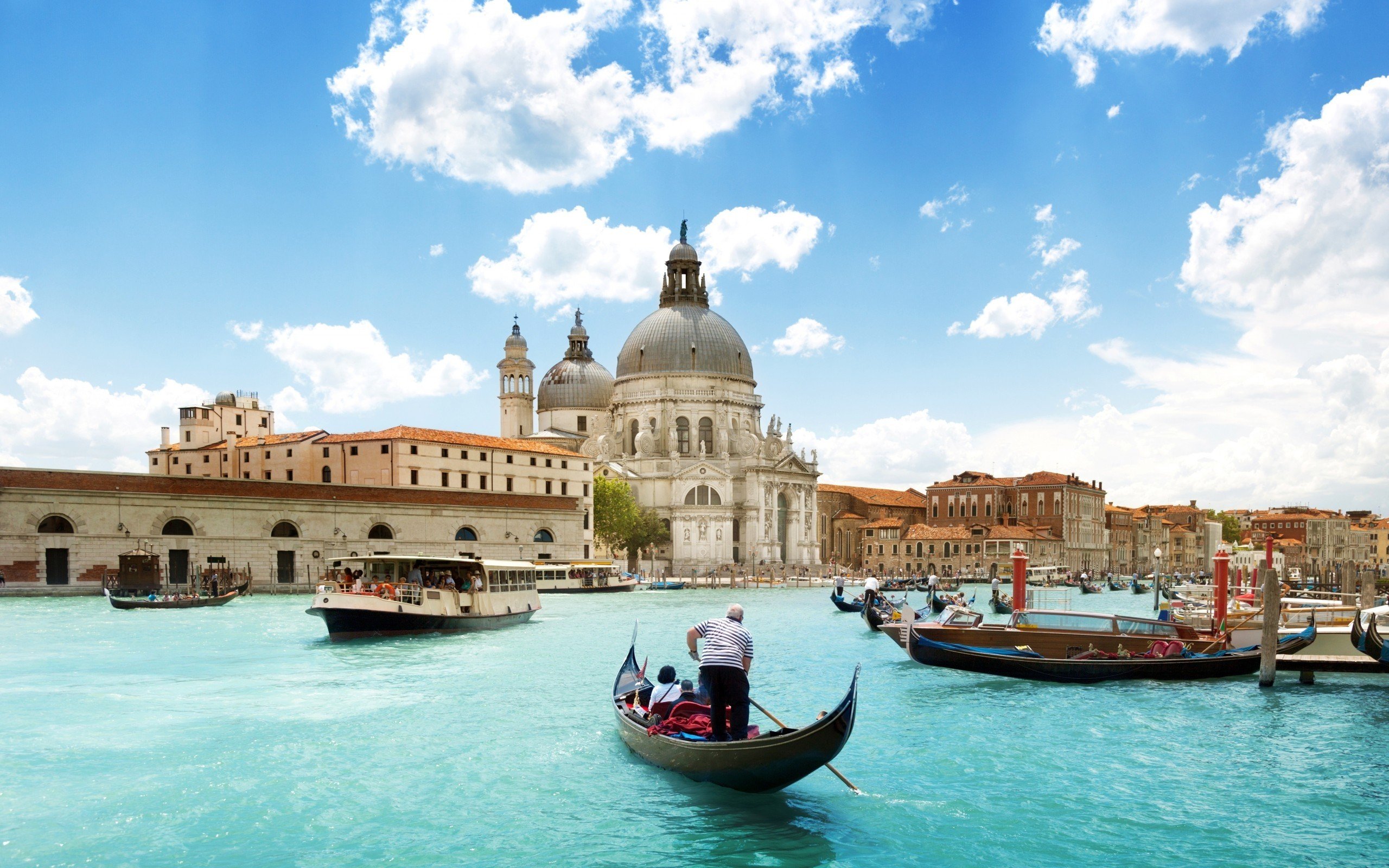 Venice City Boats Wallpapers