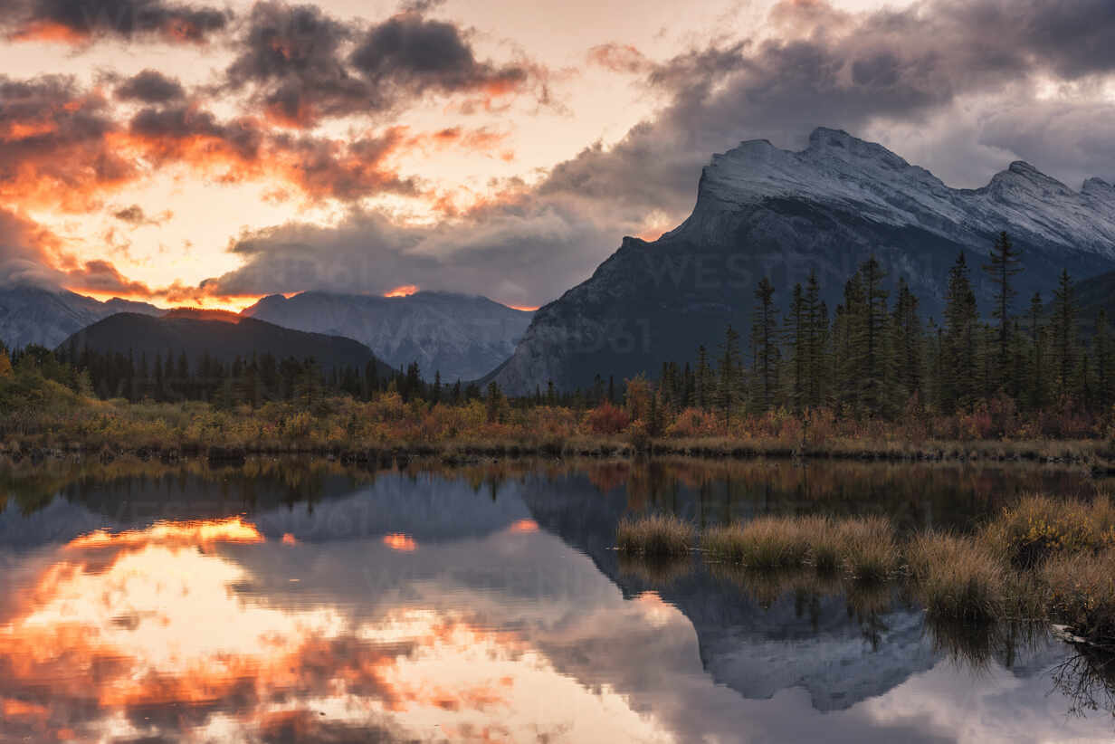 Vermillion Lakes Mount Rundle In Banff National Park Wallpapers