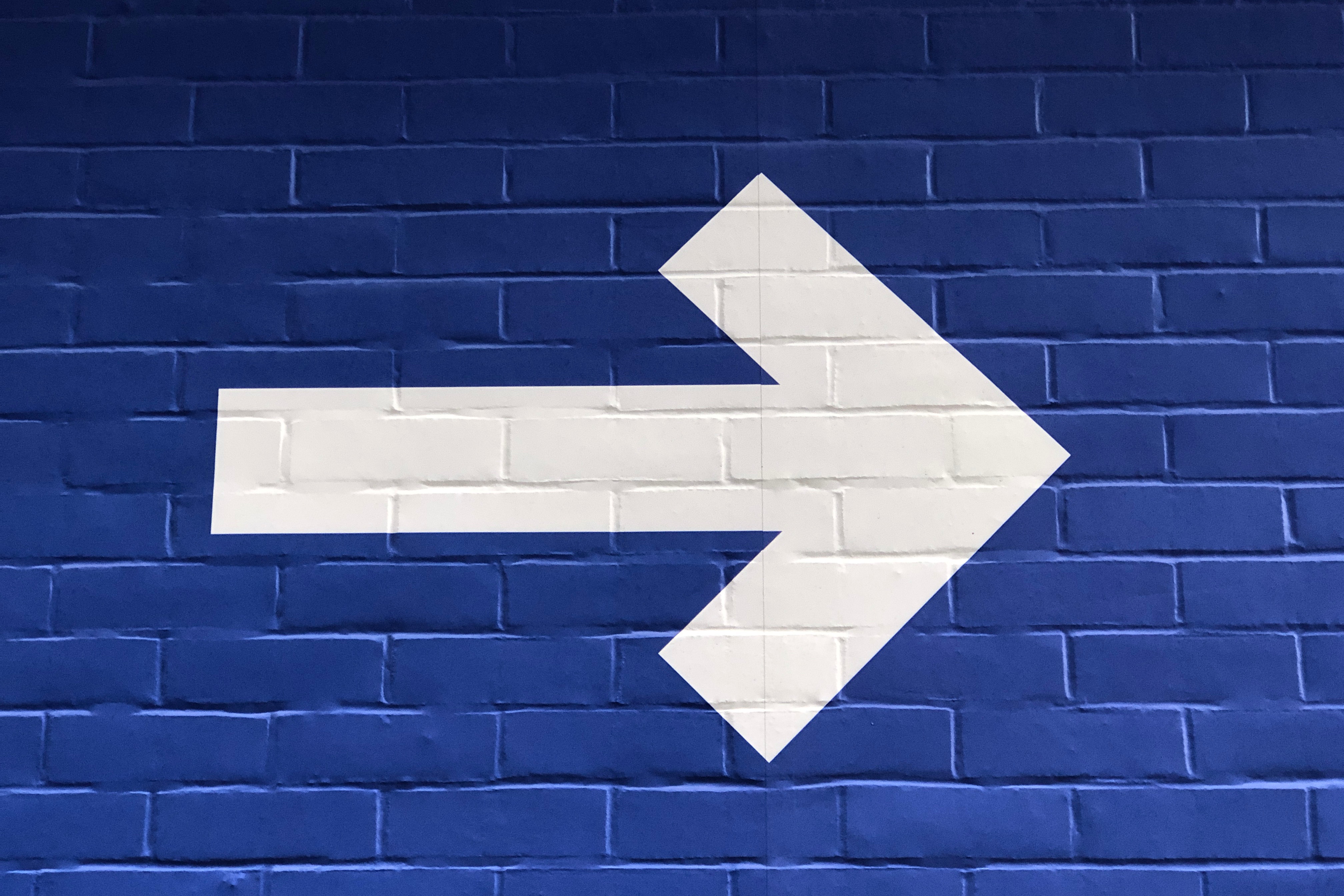 Blue Artistic Right Arrow Wallpapers