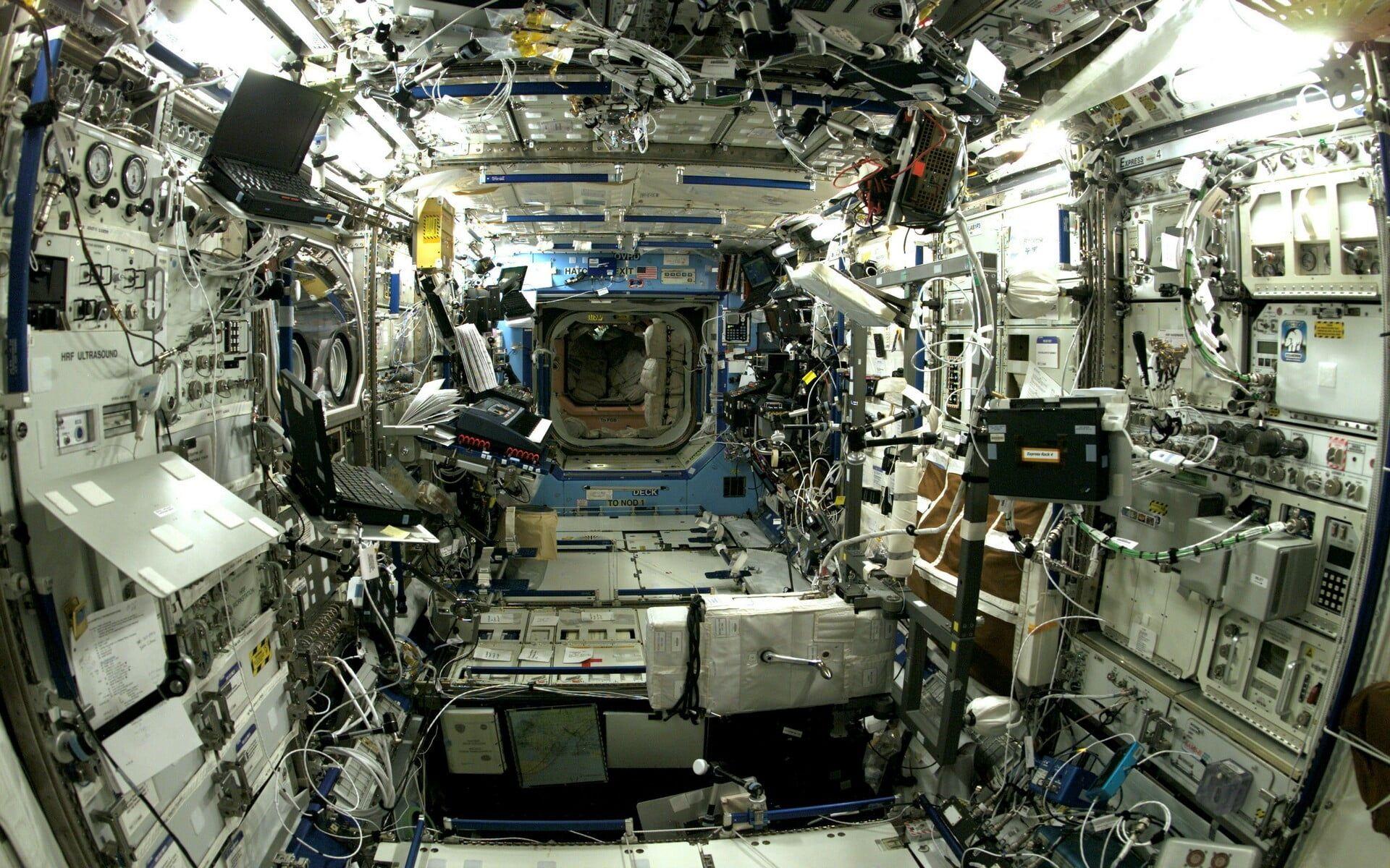 Space Shuttle Interior Wallpapers