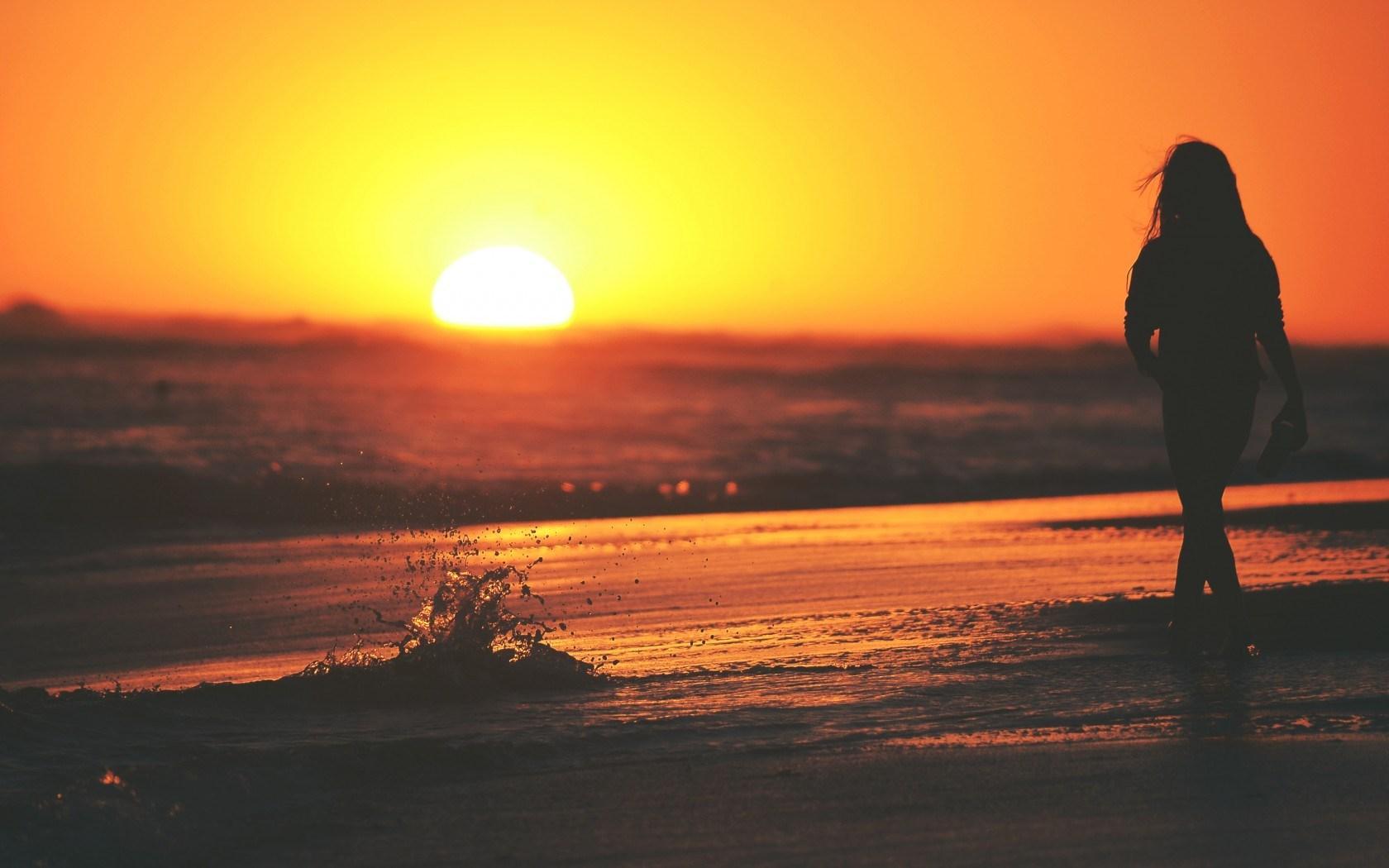 Couple Seeing Sunset Wallpapers