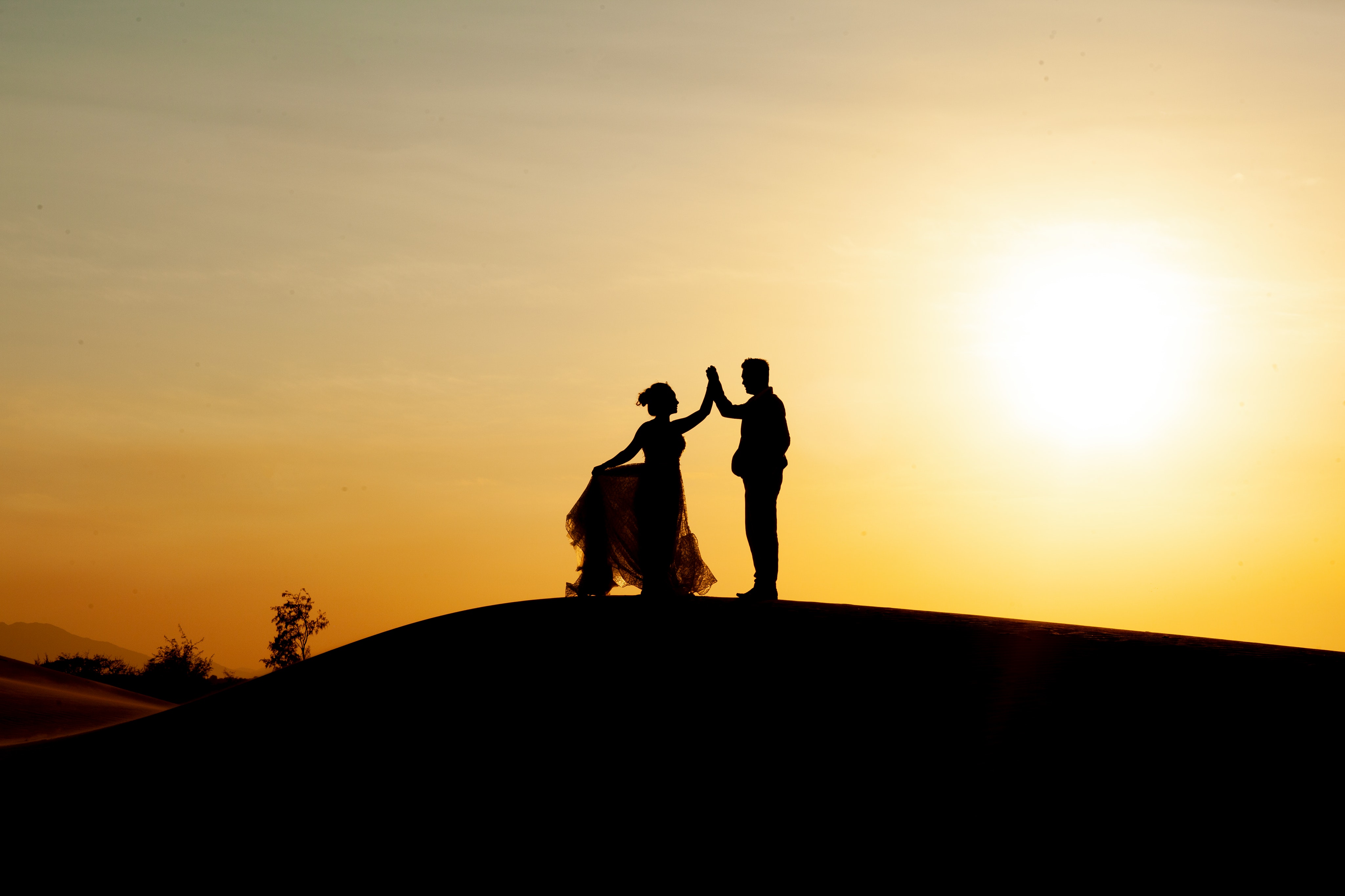 Couple Seeing Sunset Wallpapers