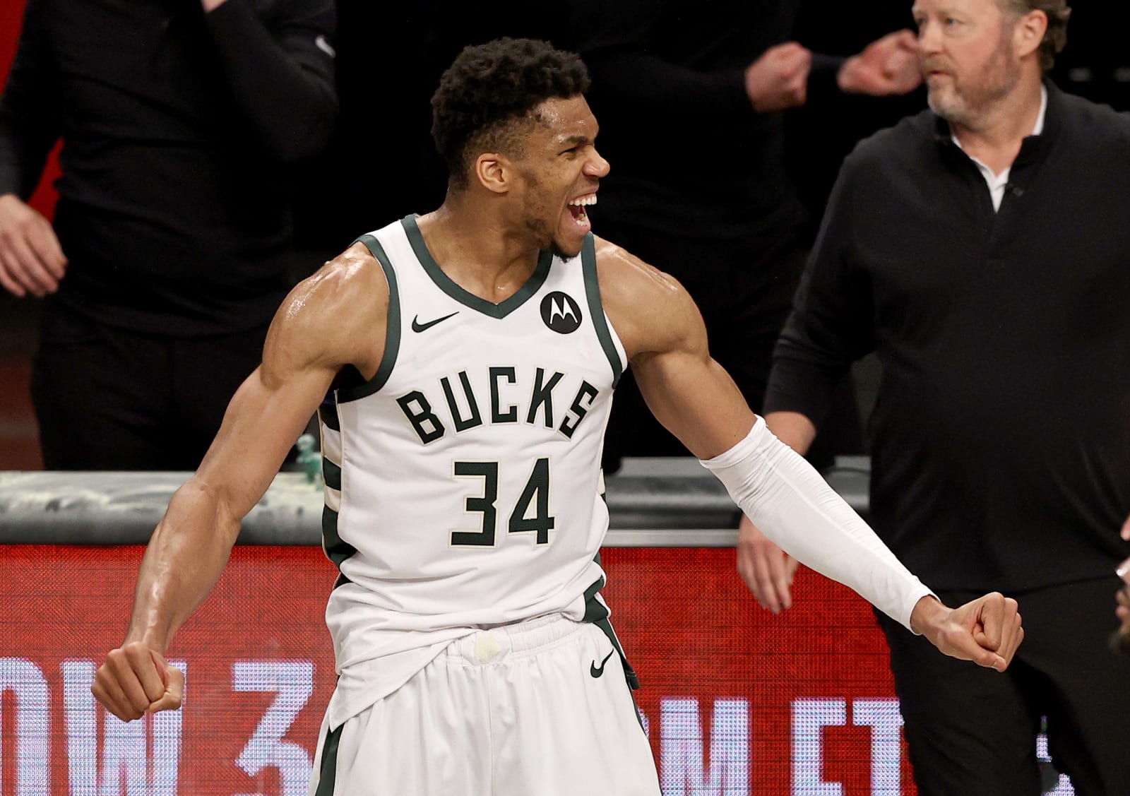 Giannis Antetokounmpo Bucks 2021 Wallpapers