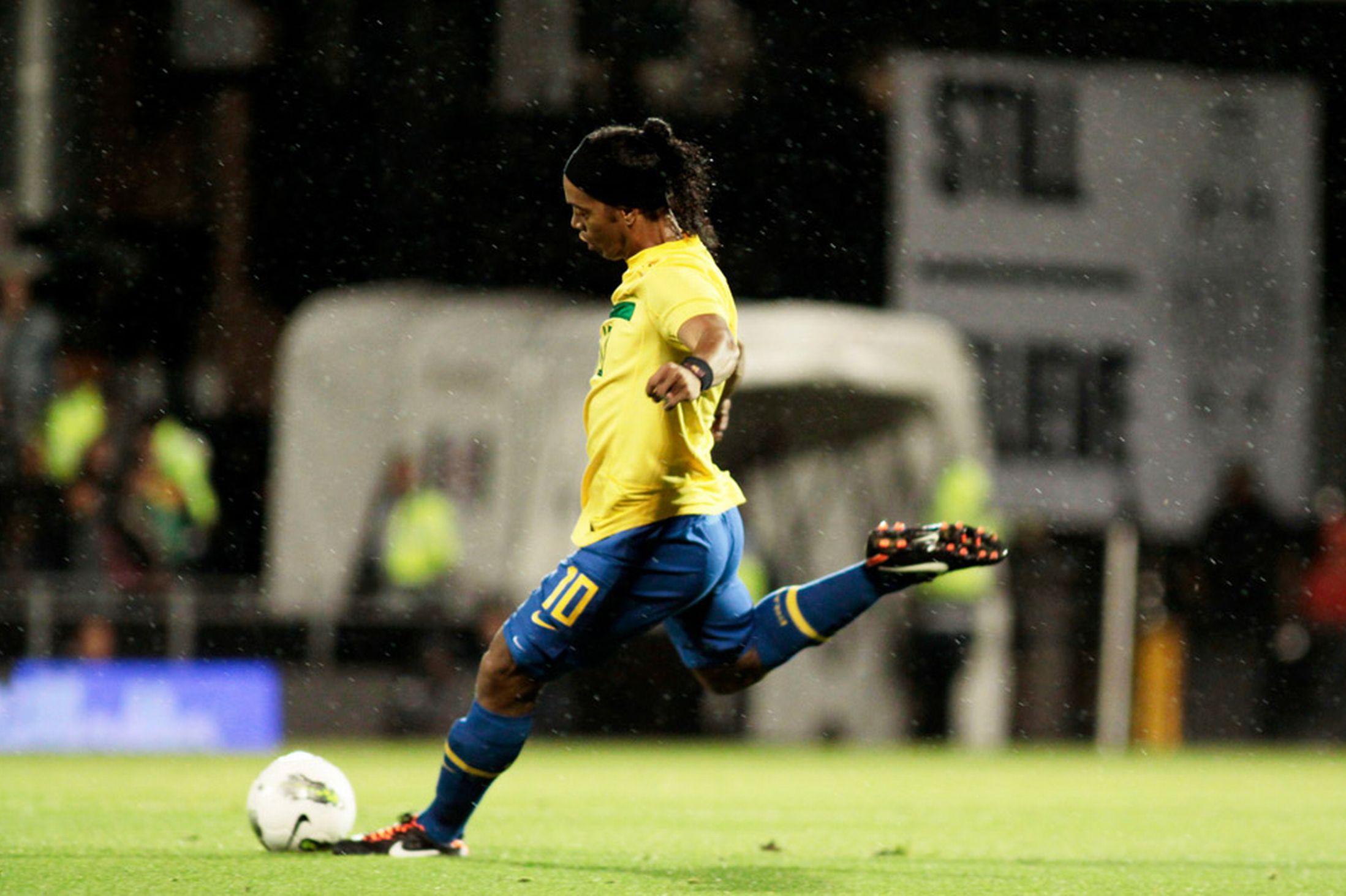 Ronaldinho Wallpapers