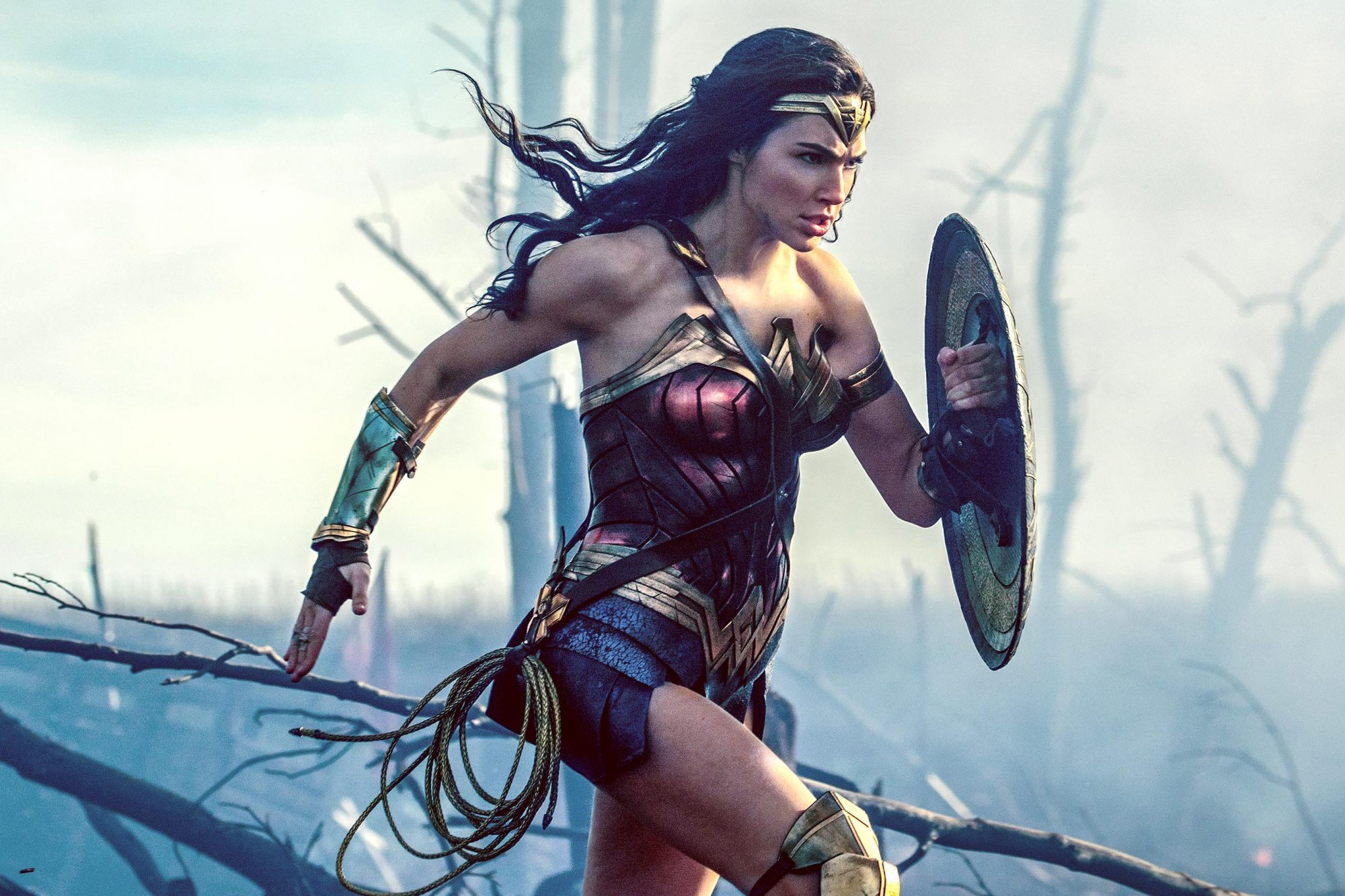 Wonder Woman Lightning Swing Art Wallpapers