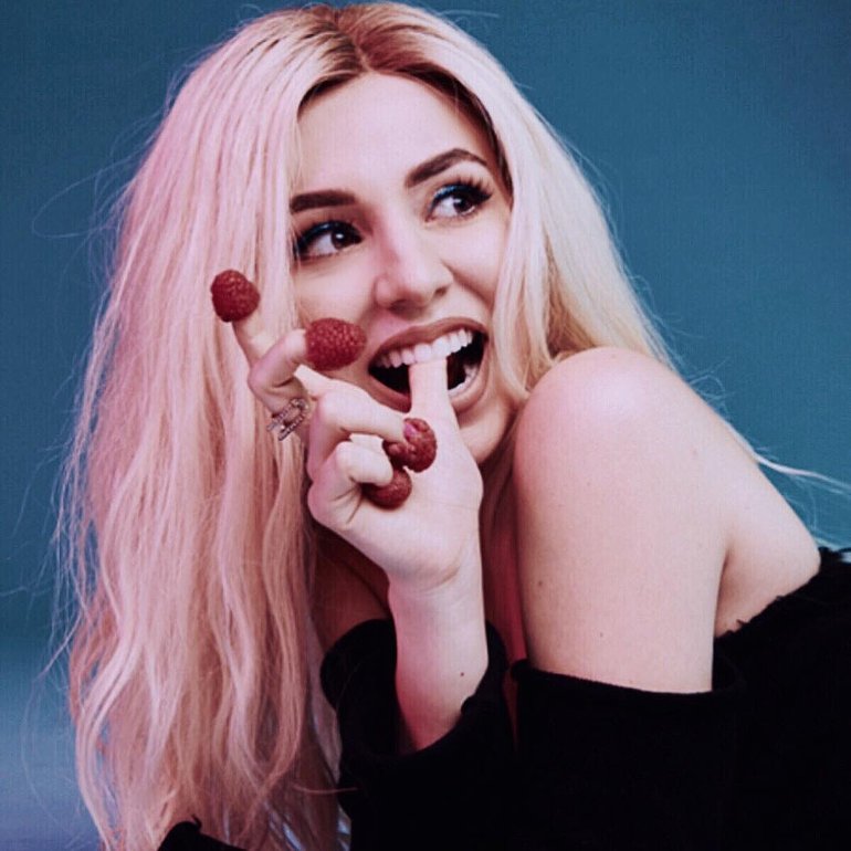 Ava Max Wallpapers