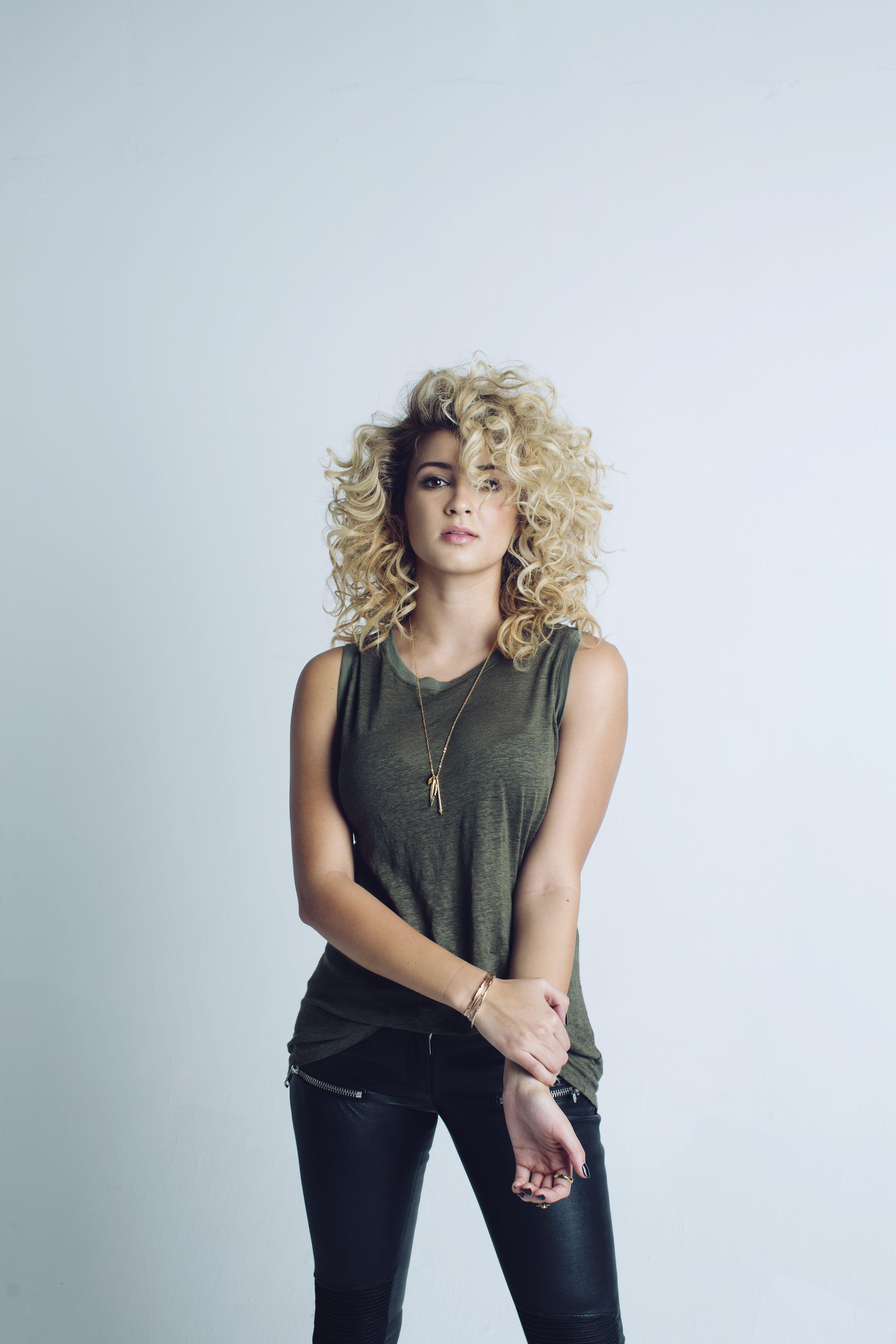 Tori Kelly 2020 Wallpapers