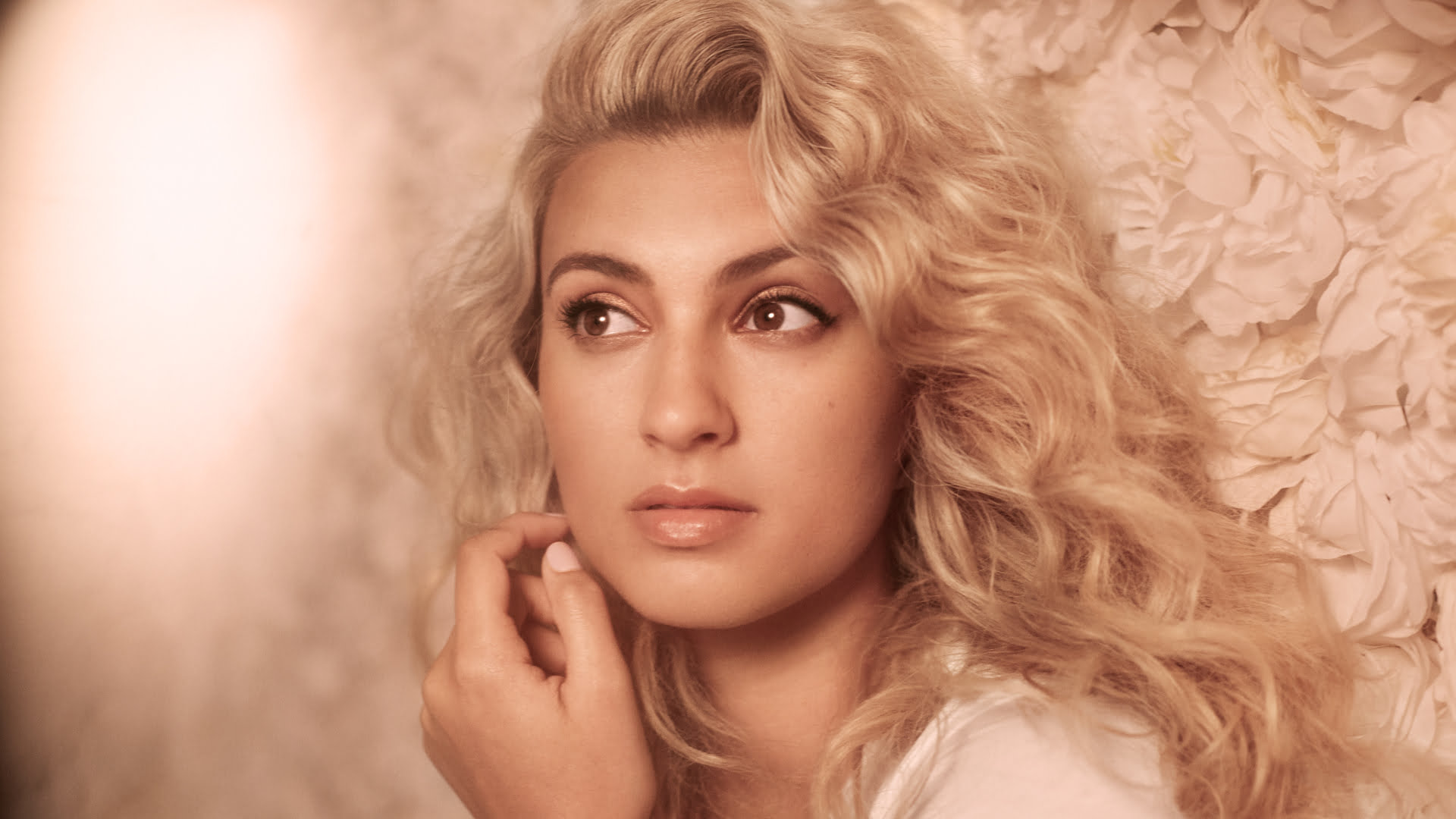 Tori Kelly 2020 Wallpapers