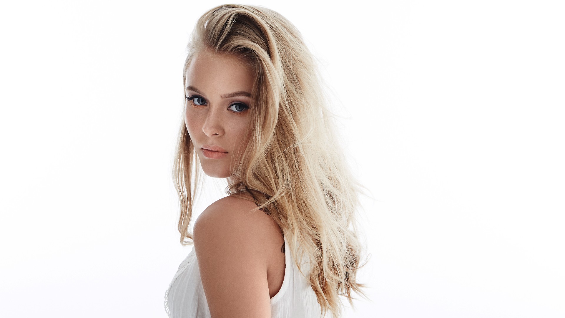 Zara Larsson Wallpapers