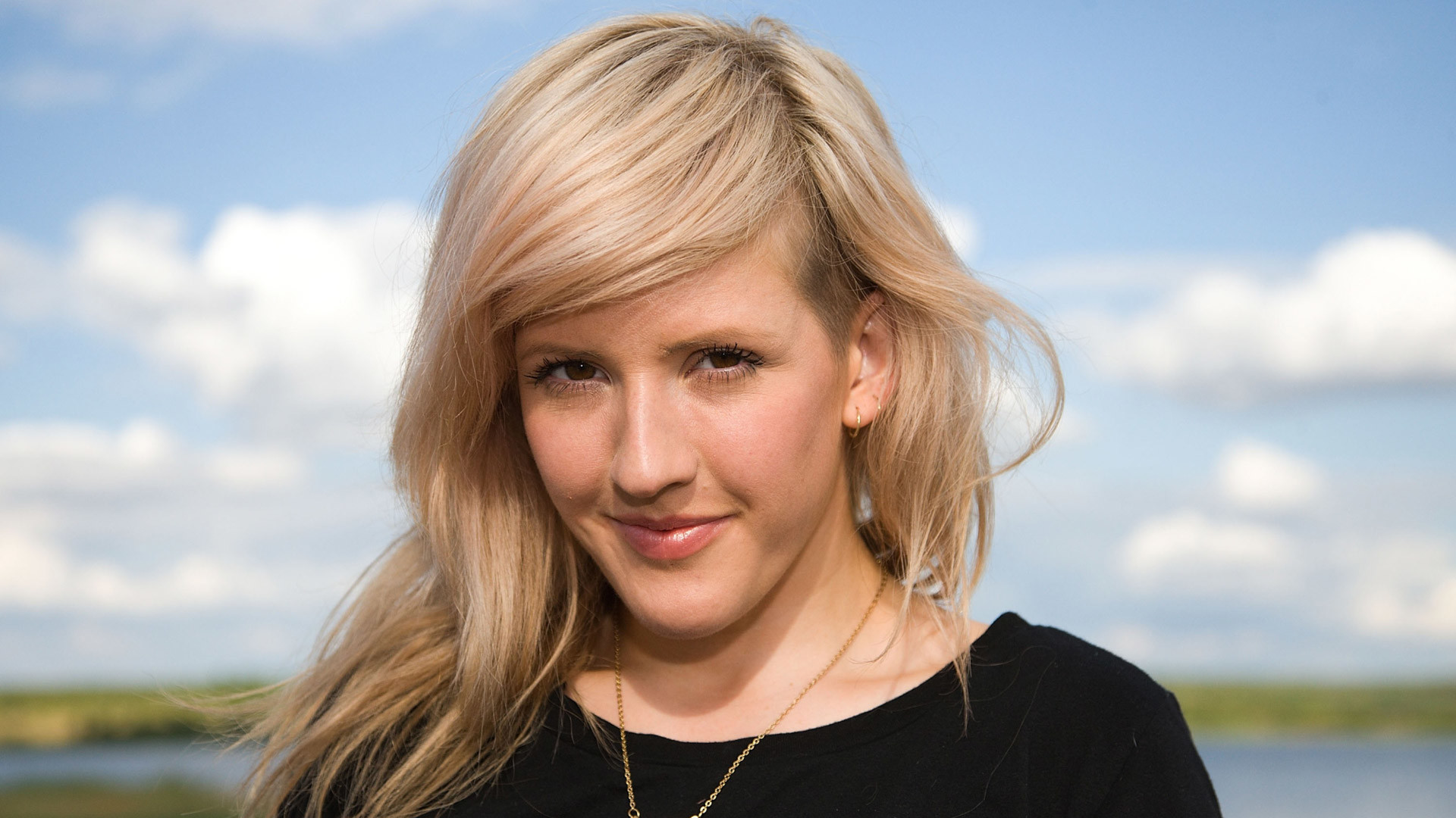 Cute Ellie Goulding 2017 Wallpapers