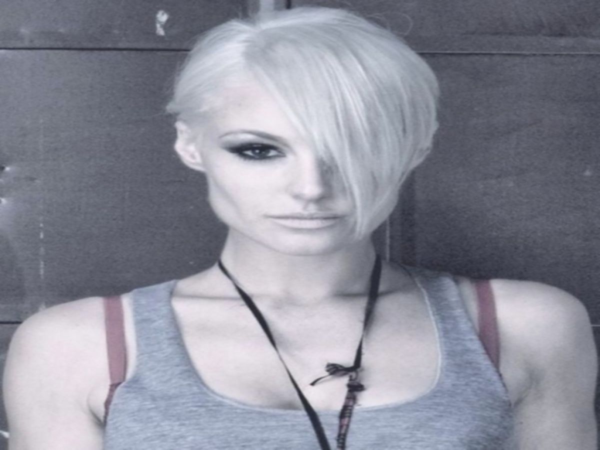 Emma Hewitt Wallpapers